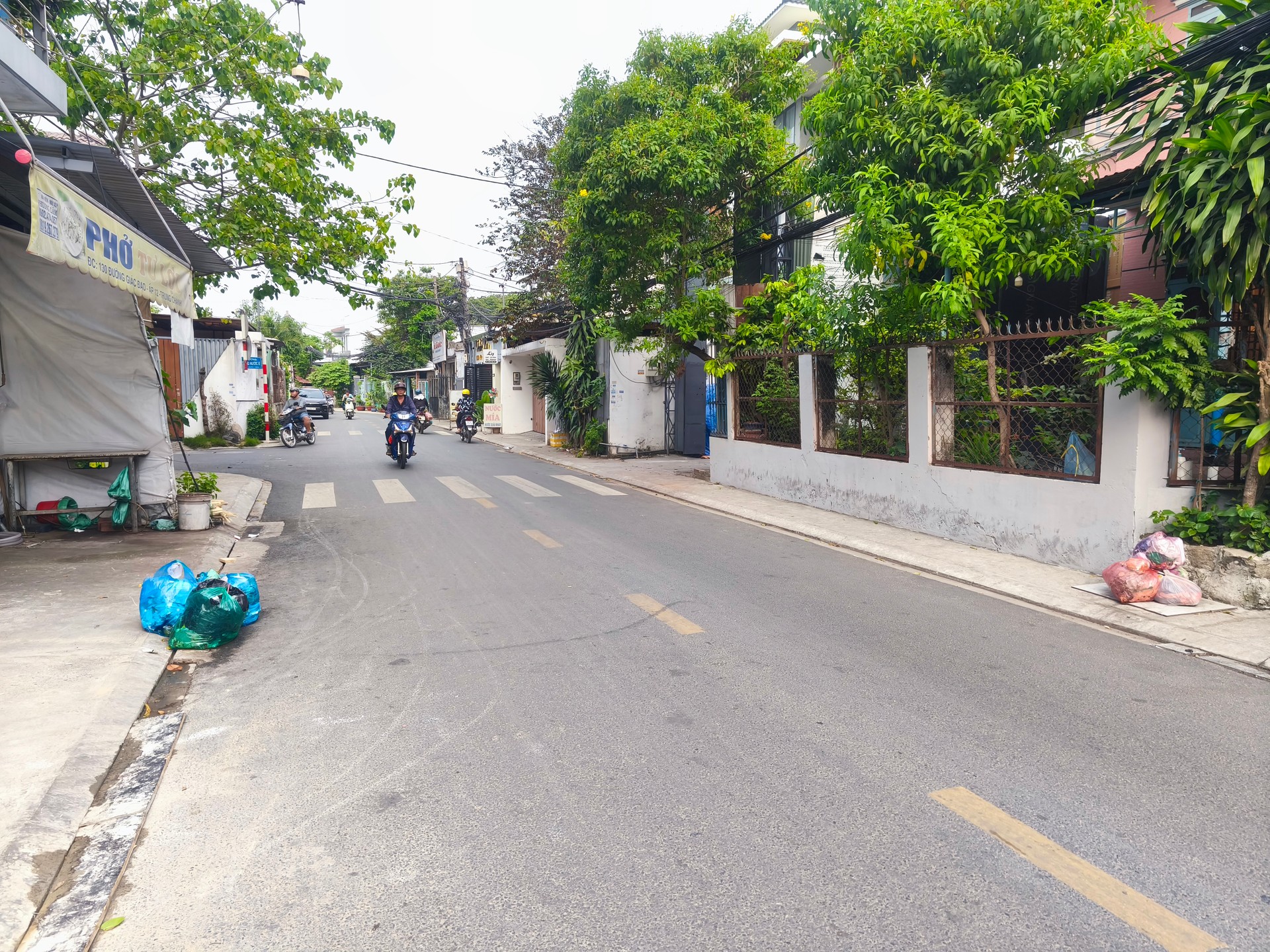 🚨🔥GIÁ MỚI CHỈ 4,3 TỶ! 🔥🚨
🏡 NHÀ MẶT TIỀN ĐƯỜNG GIÁC ĐẠO – SONG HÀNH - TRUNG CHÁNH -NGANG 5M.