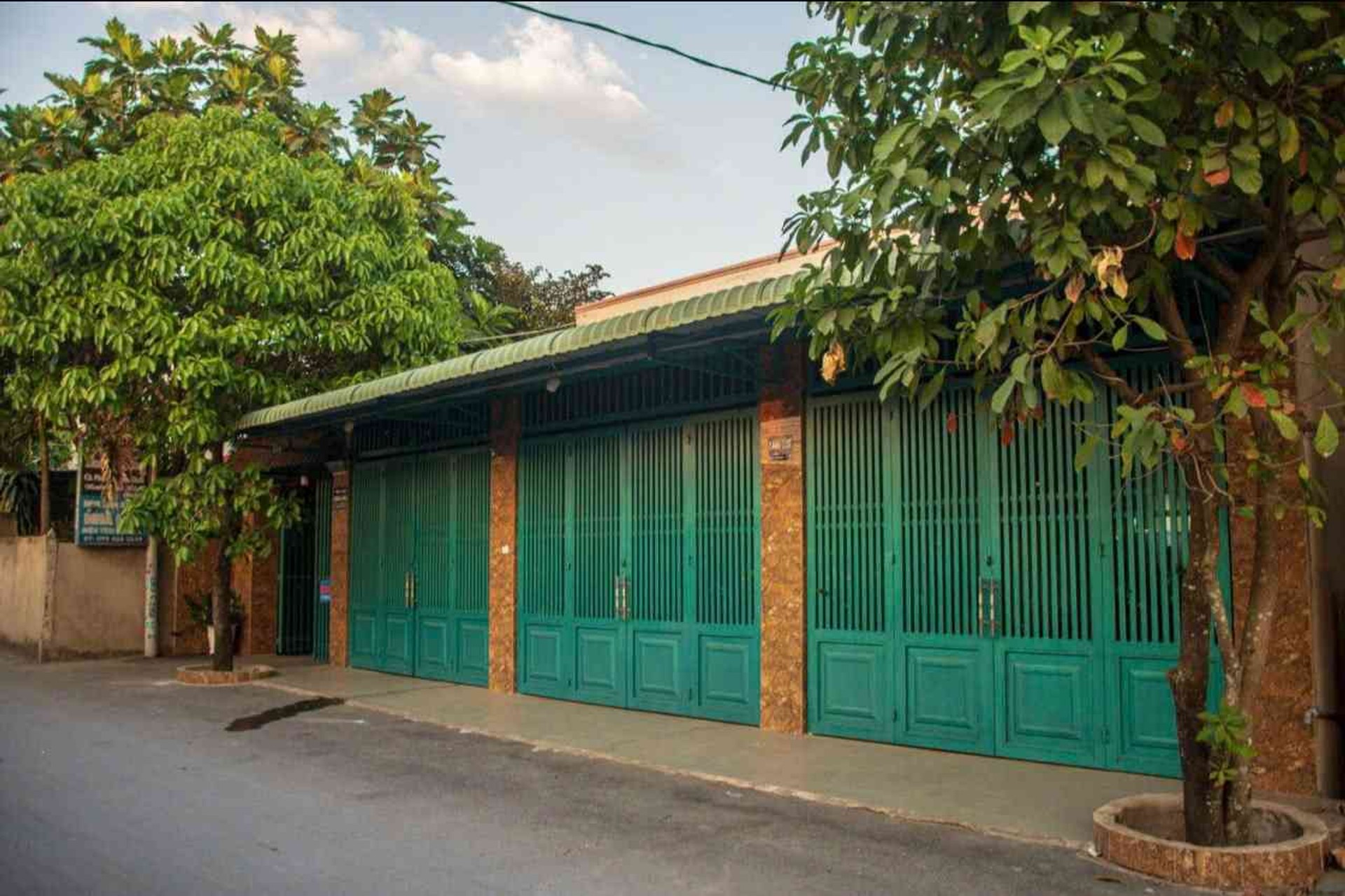 Bán nhà tiền tỉnh lộ 8, xã Tân Thạnh Đông, diện tích 1045m2, 3 căn dãy trọ thu nhập45 triệu ổn định