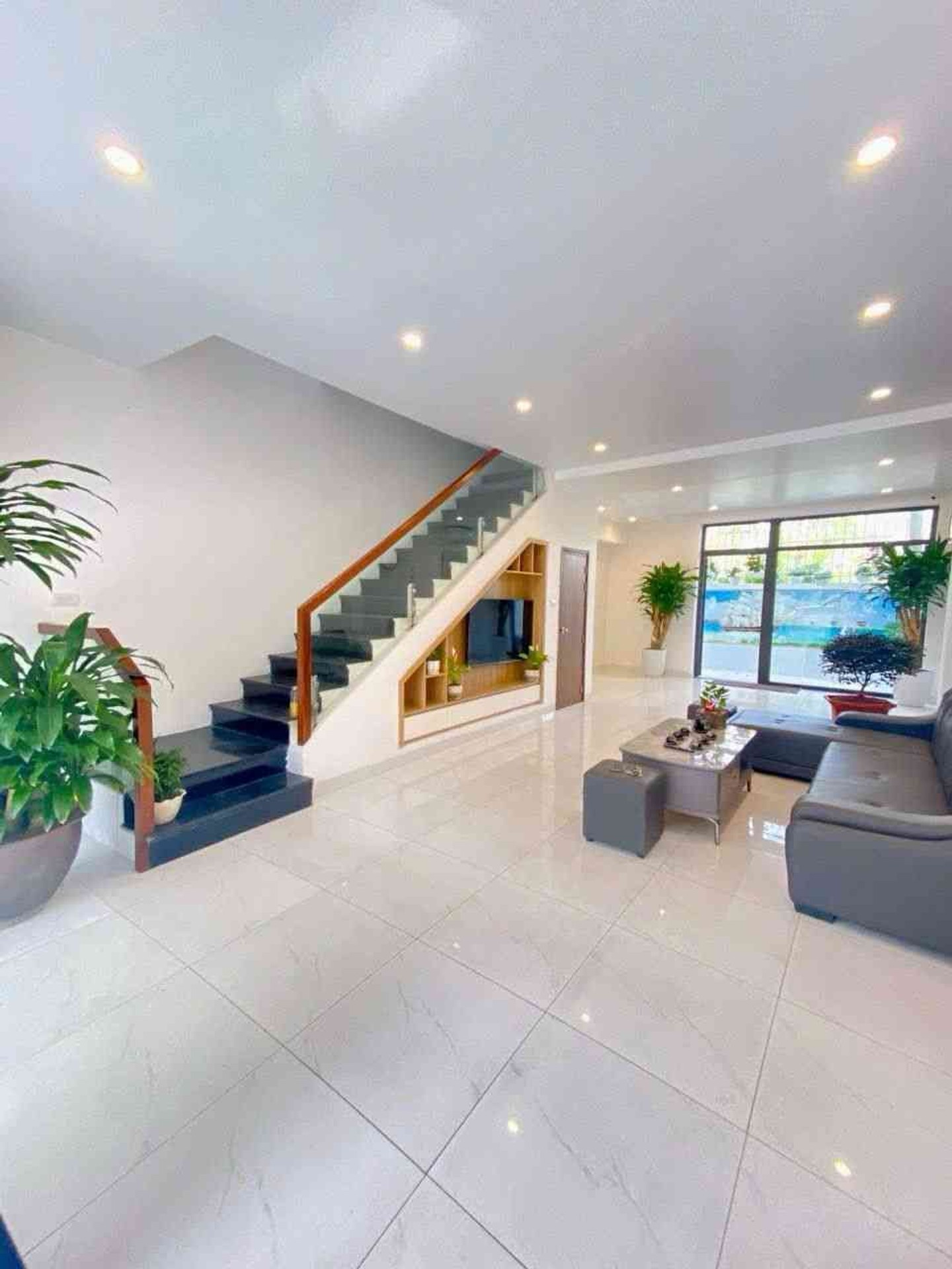 Bán liền kề 4 tầng tại Hùng Thắng, khu Green Bay Village vị trí trung tâm Bãi Cháy