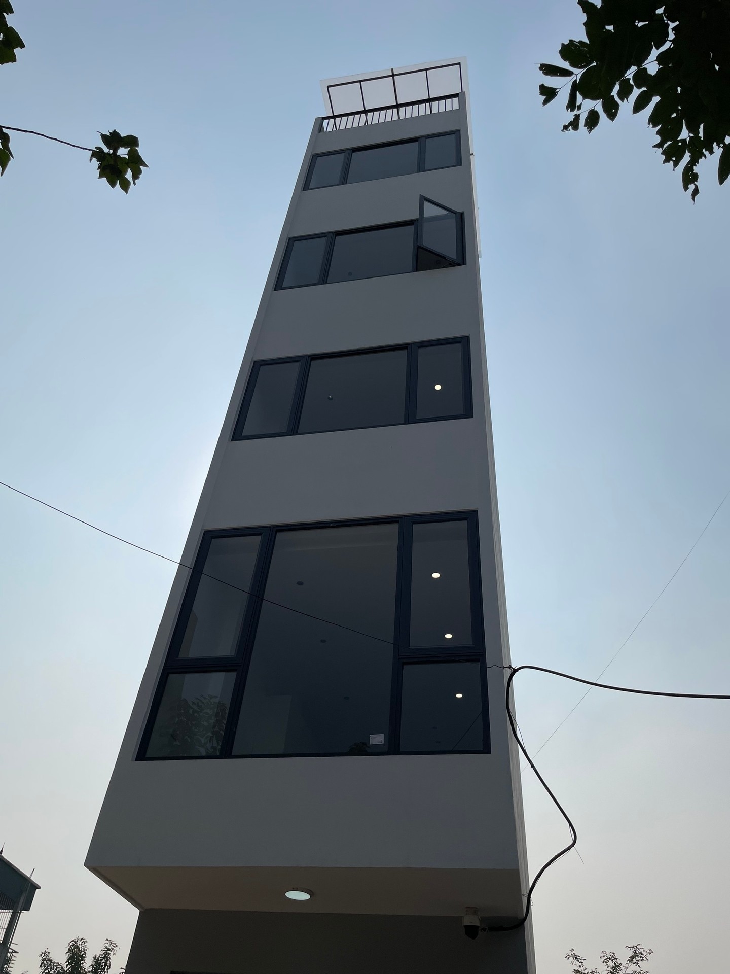 Bán nhà 6 tầng 4 phòng ngủ khu phân lô ô tô vào, có thang máy