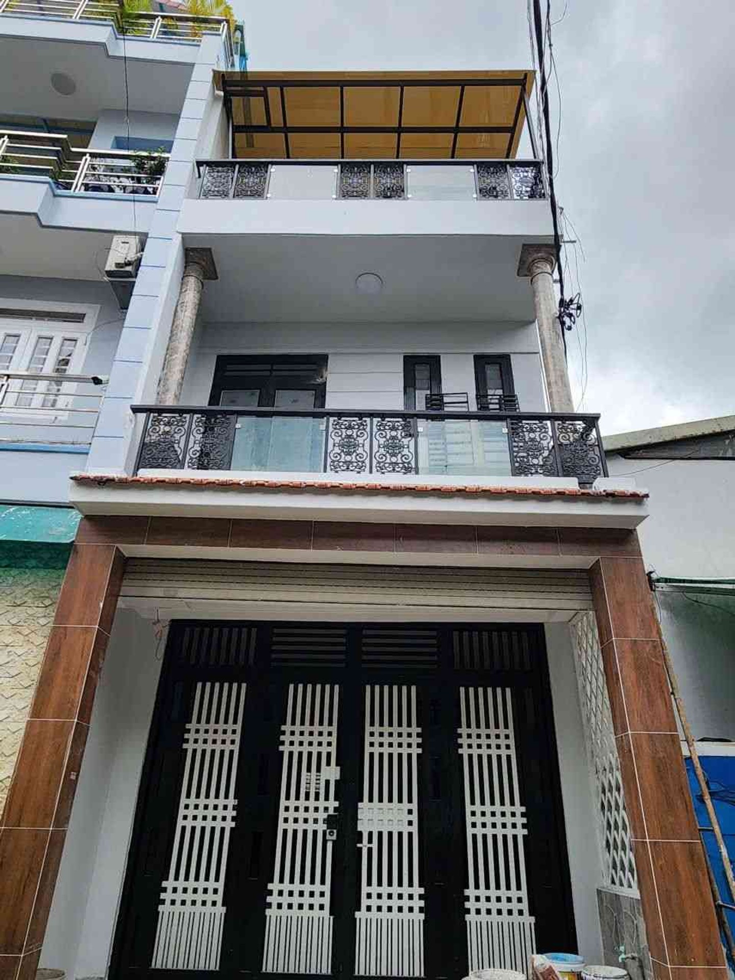 Bán nhà liên khu 10-11 dt 111M2
11pn - 3 tầng - giá 11TY3
