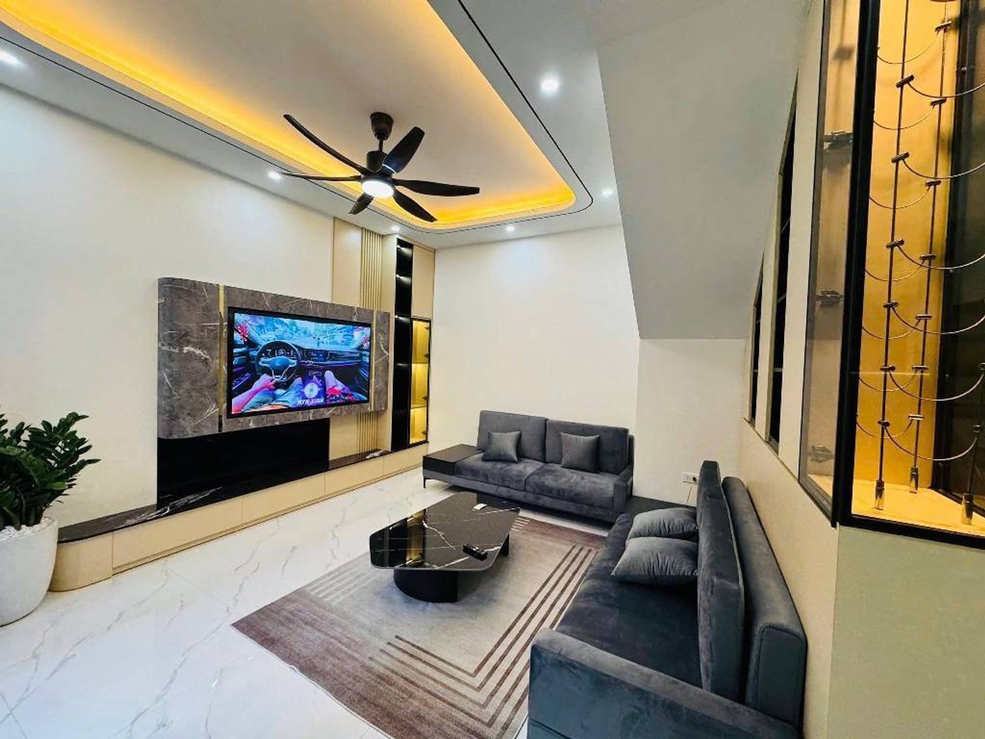 Bán nhà Nguyễn Văn Cừ, Long Biên, lô góc, 60m, 4 tầng, thang máy, full đồ chỉ 11tỷ9 có TL.