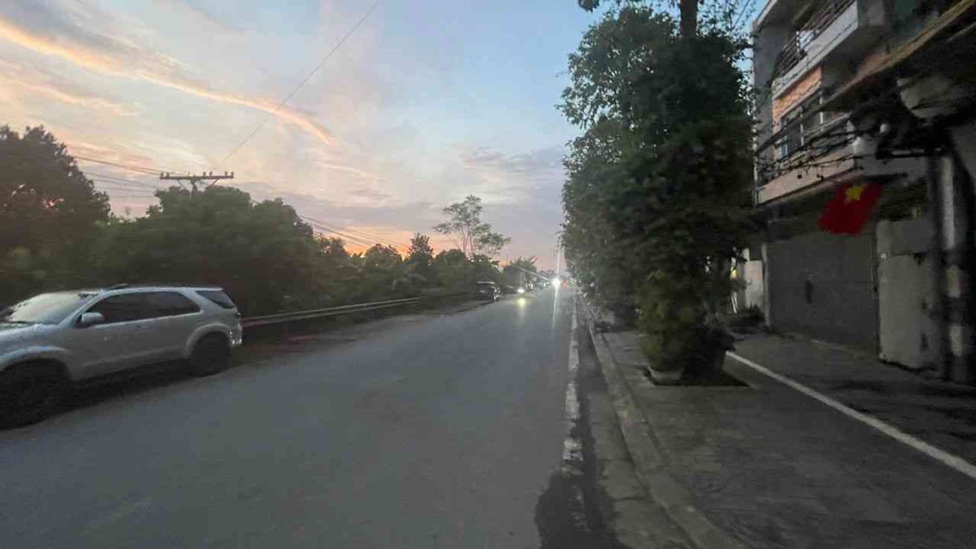 Nhà phố rộng rãi gần trung tâm, tiện ích đầy đủ