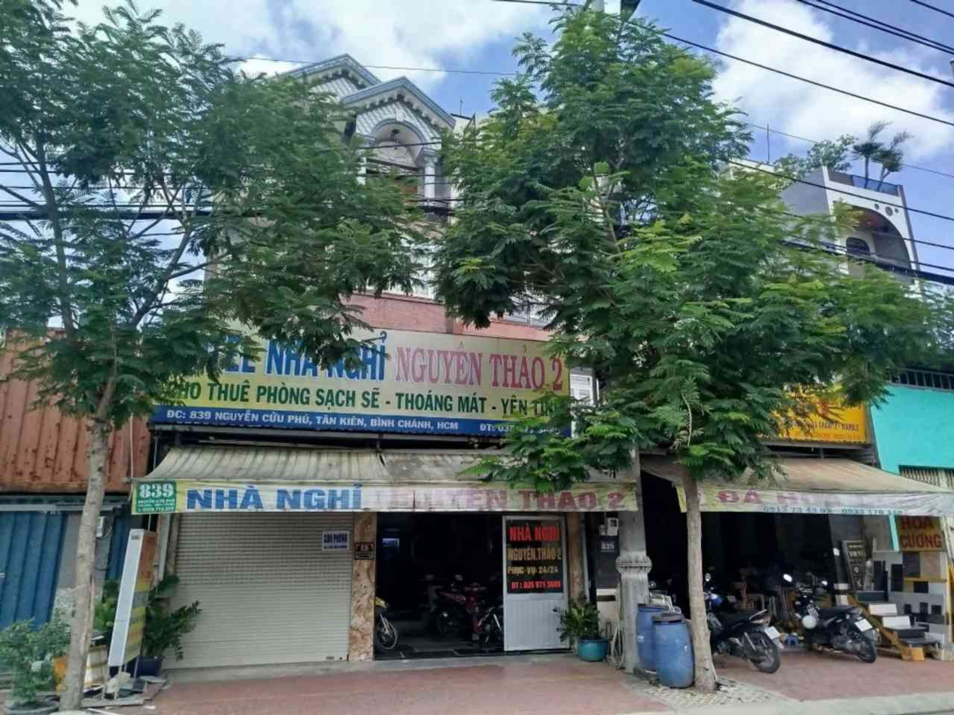 Biệt thự phố thương mại sang trọng với mặt tiền rộng tại Bình Chánh