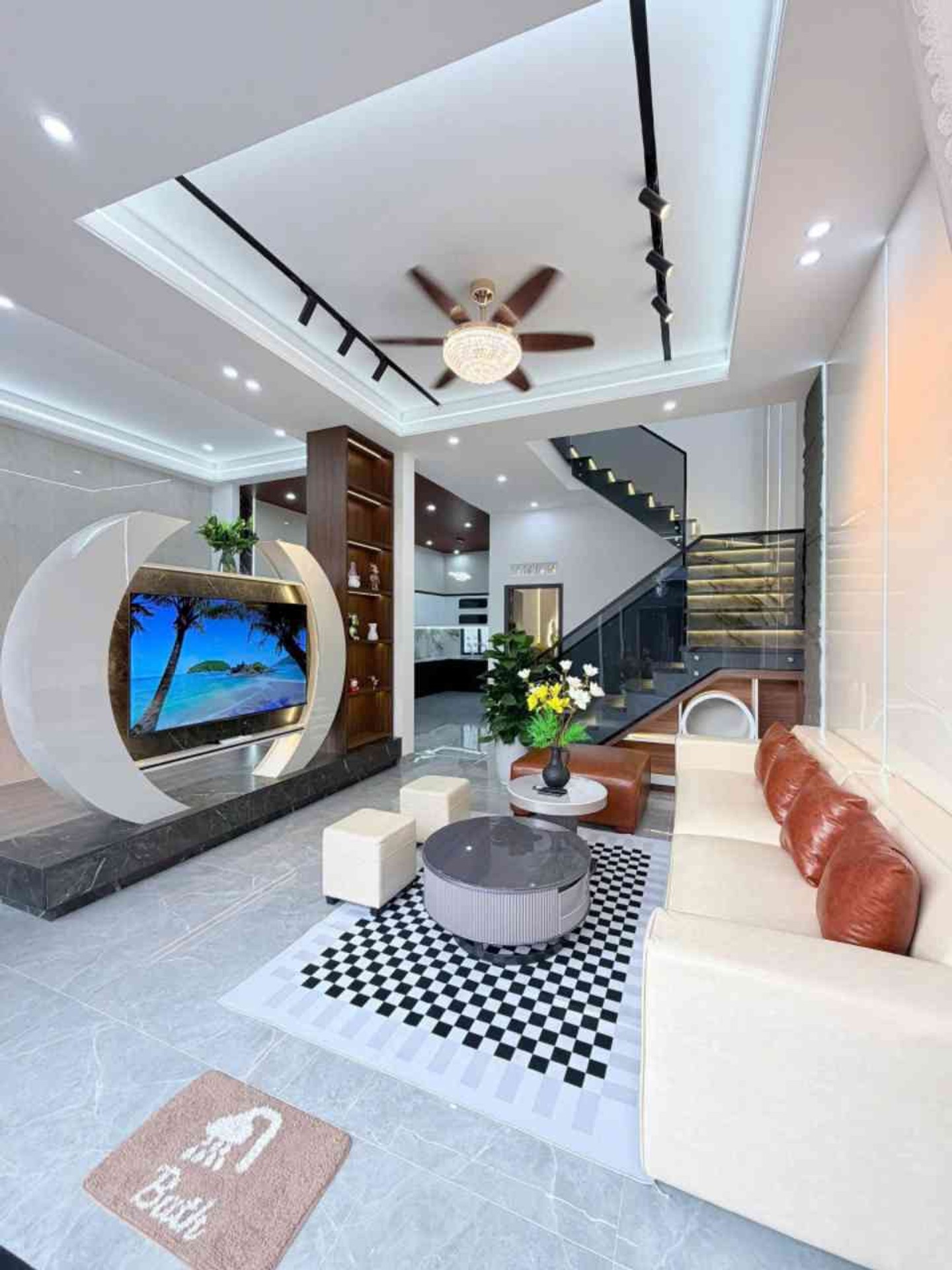 Nhà 2 tầng mới, ô tô đậu cửa, vào ở ngay tại Dương Sơn