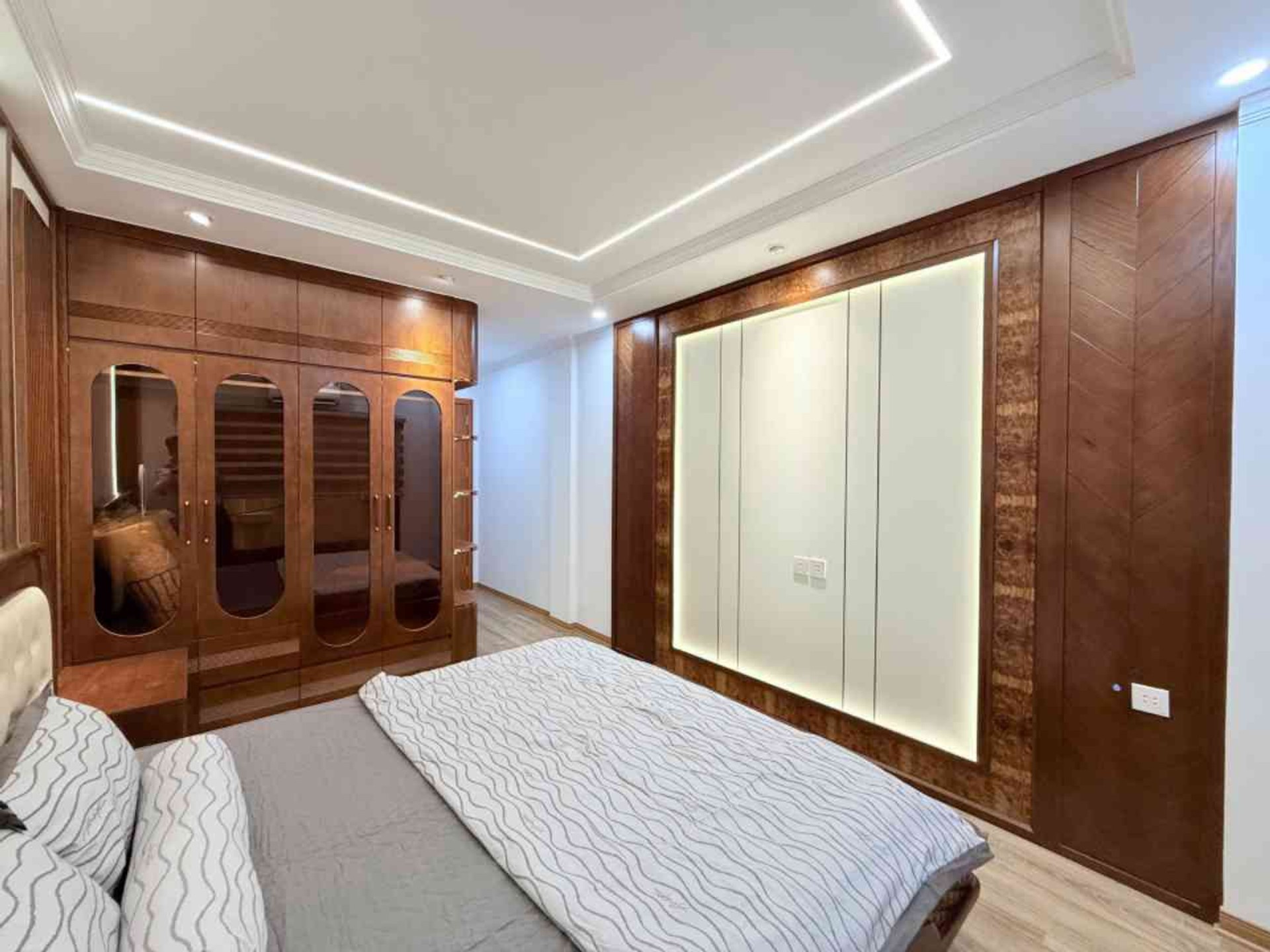 Bán nhà riêng quận Cầu Giấy 7 tầng thang máy, vị trí kinh doanh sầm uất