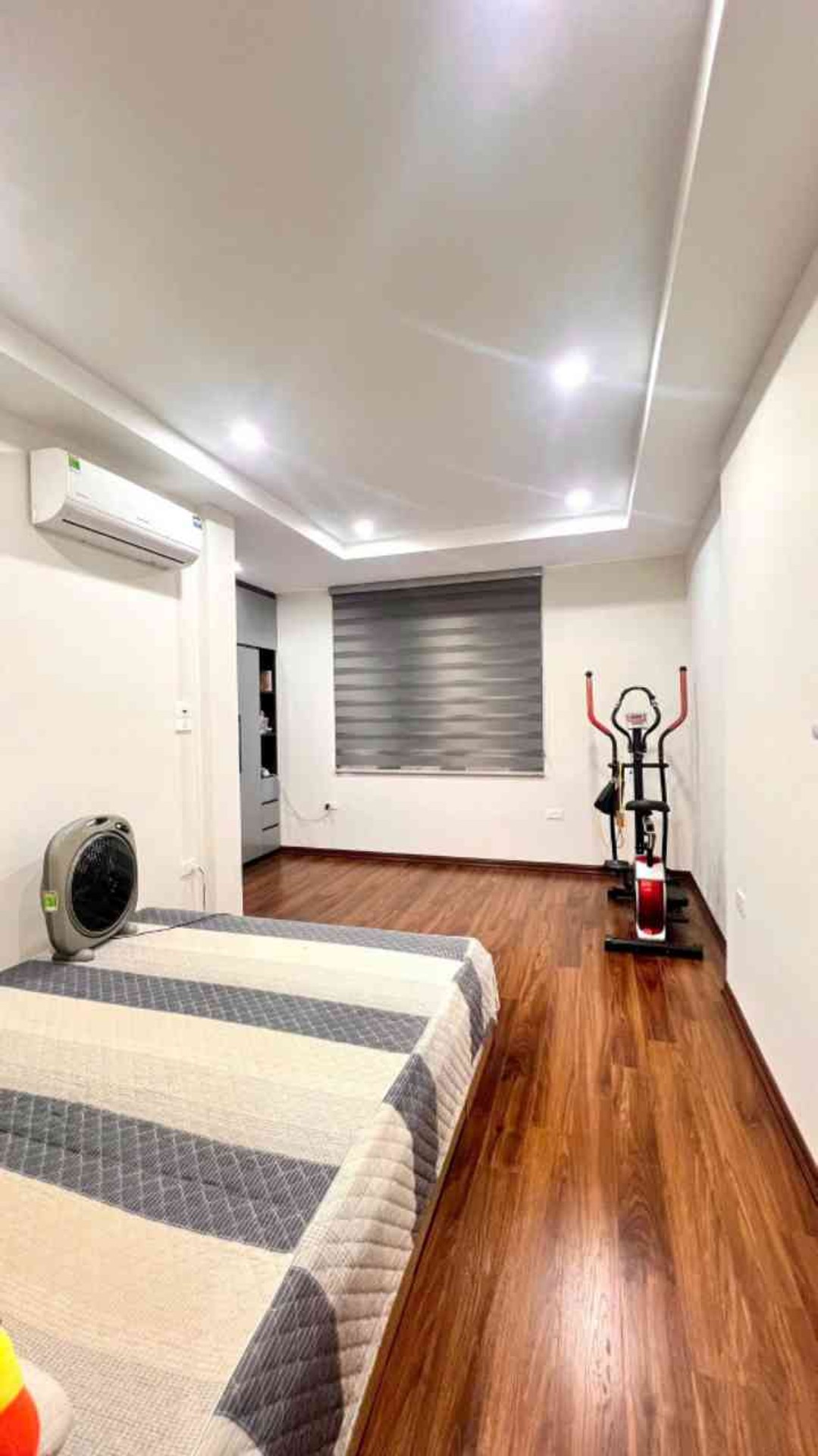 Nhà 5 tầng mặt tiền rộng, vị trí vàng Yên Lãng Đống Đa