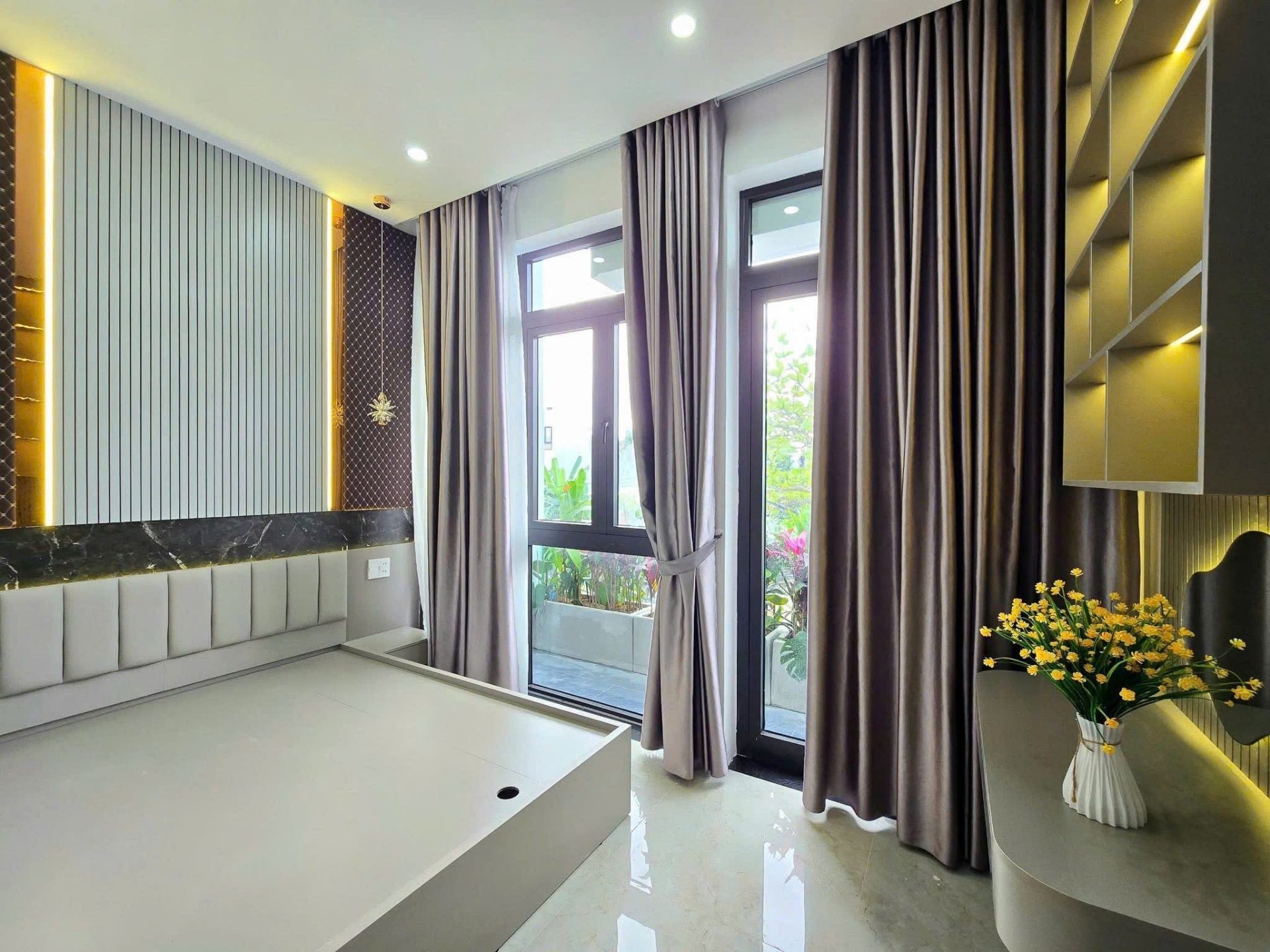 Nhà góc 2 mặt kiệt ô tô,Nguyễn chánh gần biển Nguyễn tất Thành