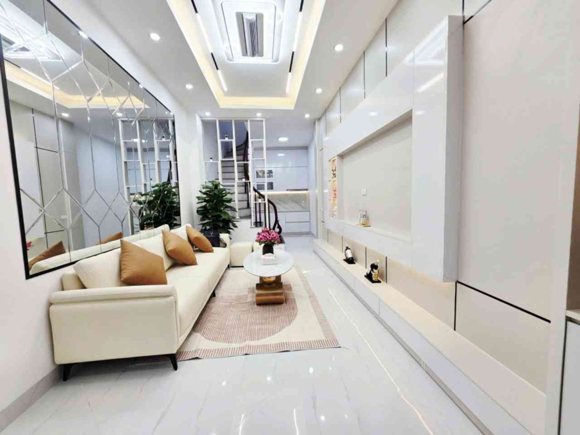 🔵60m ra phố - Nhà 5 tầng 3 phòng ngủ ở trung tâm Quận