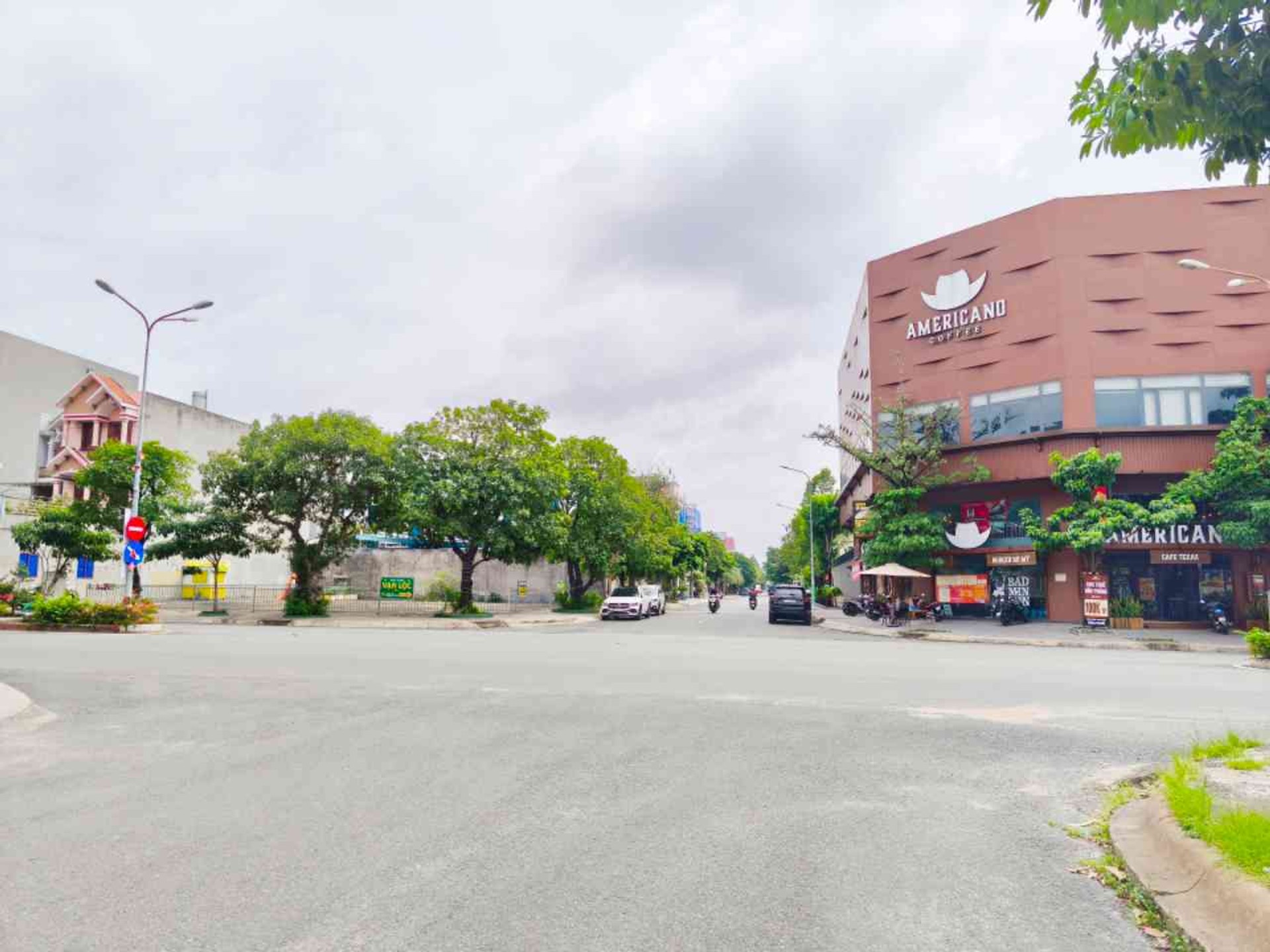 ✨Bán nhà mặt phố 3 tầng tại trung tâm hành chính Dĩ An, diện tích 136m², giá 9.2 tỷ , sân xe hơi.