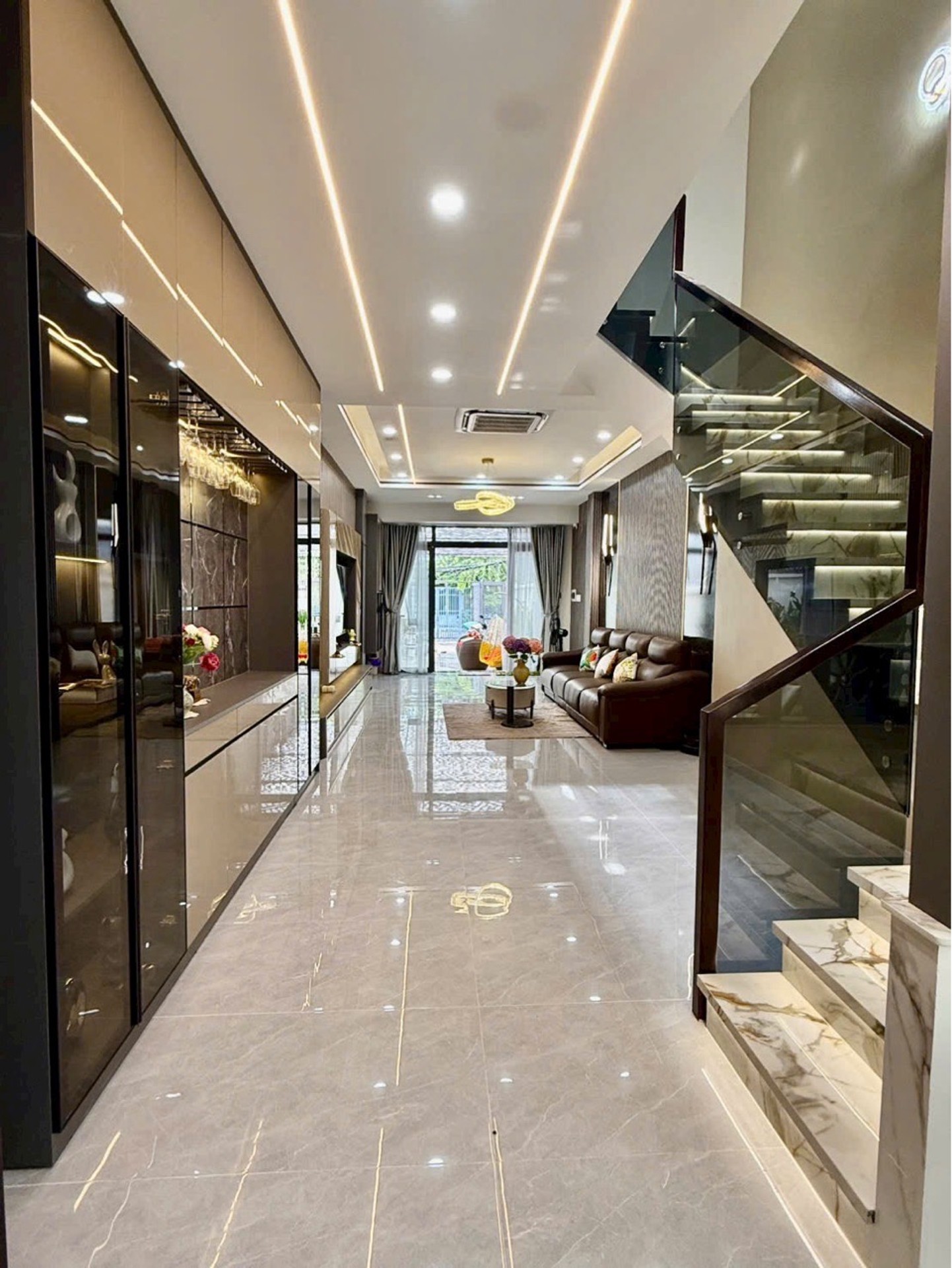 🏡 ( QUẬN 7 ) NHÀ MỚI CAO CẤP – GẦN PHÚ MỸ HƯNG
👉GIÁ 14,5 TỶ

📐 4,1m × 29m