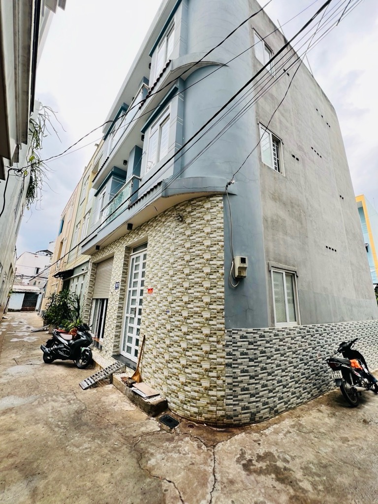 Nhà lô góc 3 tầng, 6 phòng ngủ, hẻm ô tô ở Tân Phú