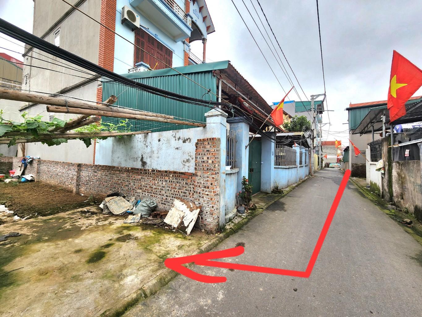 ☆ Đa Tốn/ Gia Lâm. Cách Vinhomes Gia Lâm chỉ 1km.
-->Mình bán mảnh đất 71 m2. Mặt tiền 4m hậu 4,2m.