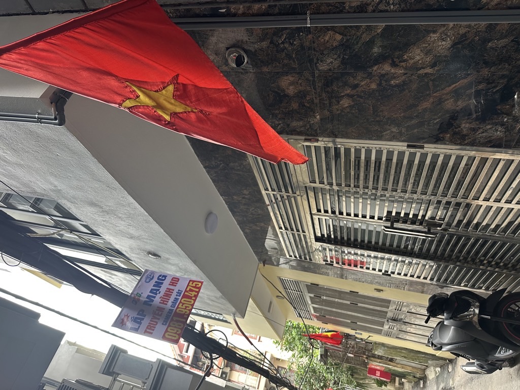 Nhà 5 Tầng Có Thang Máy, Gần Phố - Nội Thất Xịn, Sổ Đẹp