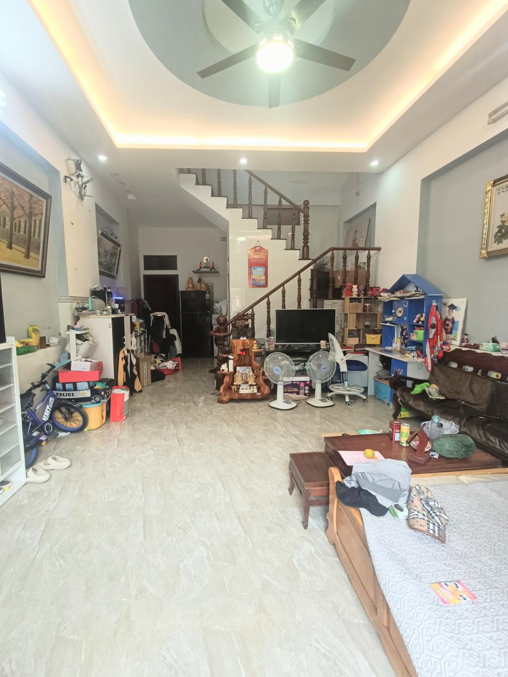 Nhà mặt tiền thụt Lã Xuân Oai, giá tốt ngay cầu Tăng Long