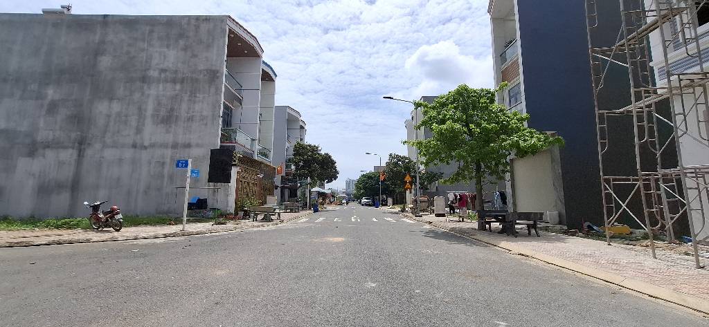 Cơ Hội Hiếm Có Sở Hữu Nhà 1 Trệt 2 Lầu Trung Tâm Thuận An Giá Giảm Sâu