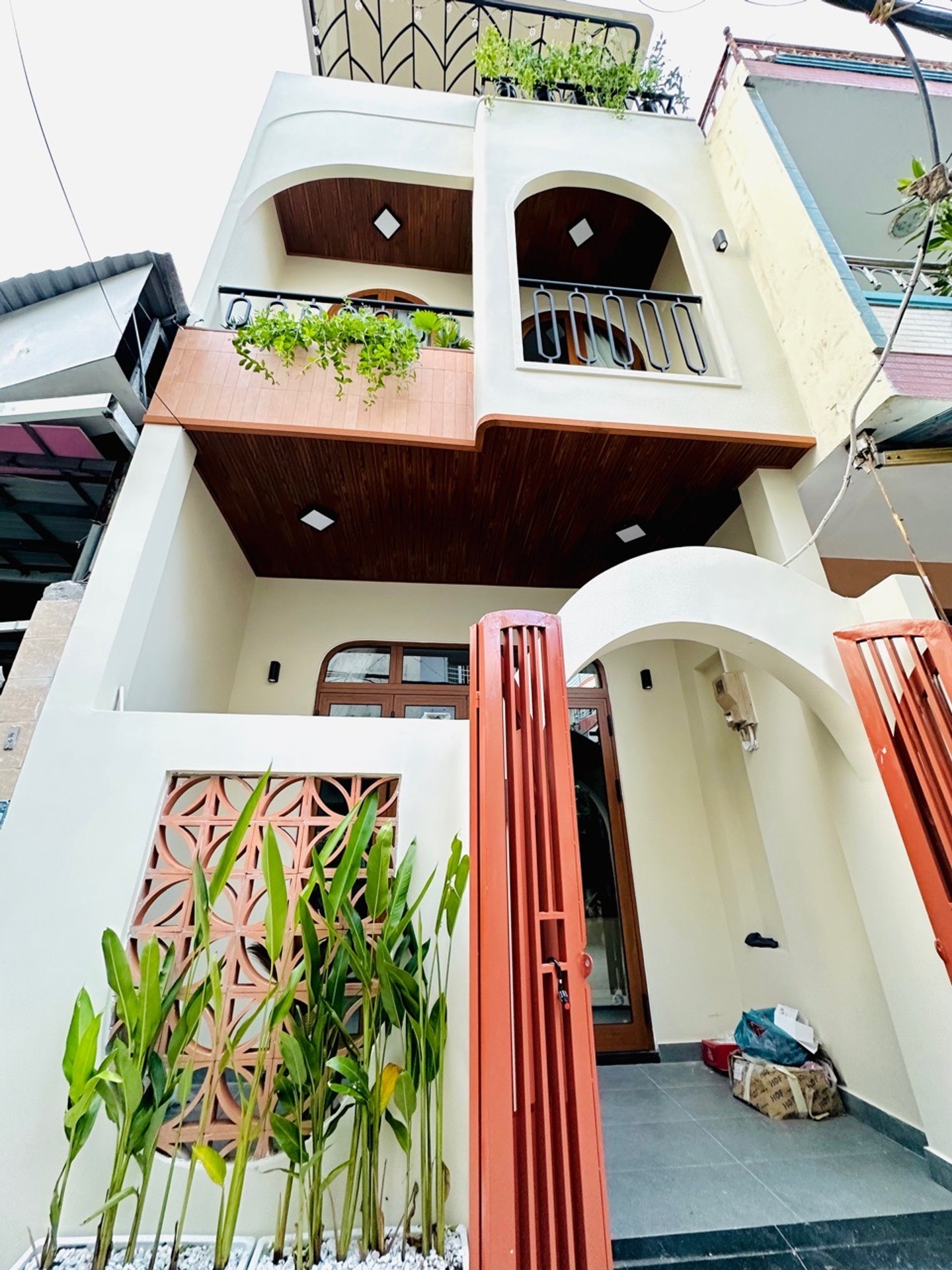Nhà 3 tầng kiệt ô tô gần trung tâm Điện Biên Phủ