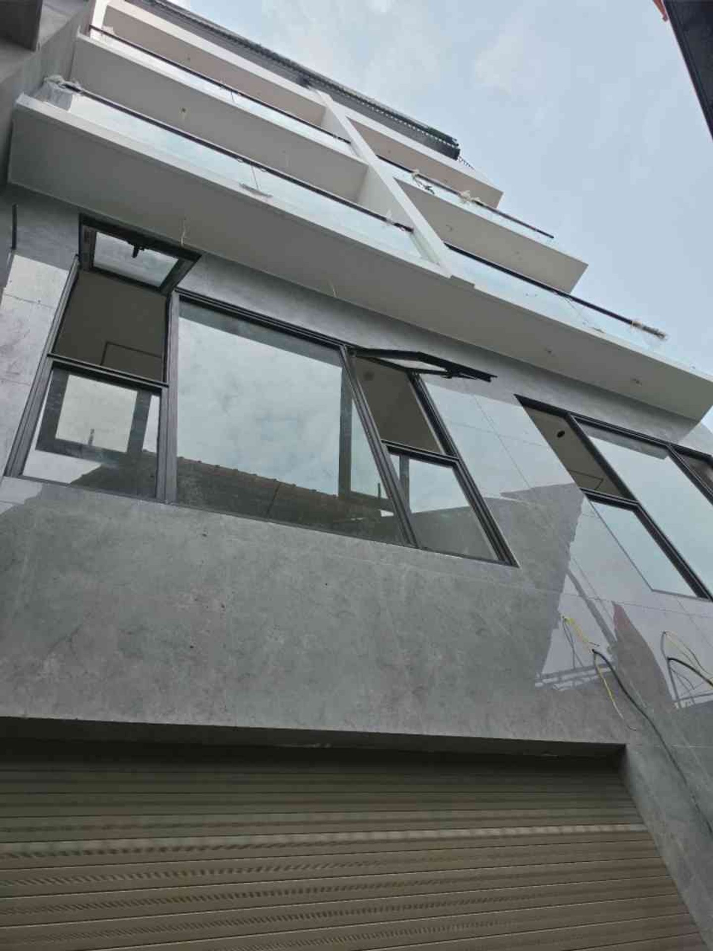 BÁN NHÀ BÁT KHỐI ĐÔNG DƯ GẦN CẦU THANH TRÌ NGÕ NÔNG THOÁNG CÁCH 1 NHÀ RA ĐƯỜNG Ô TÔ THÔNG TỨ PHÍA