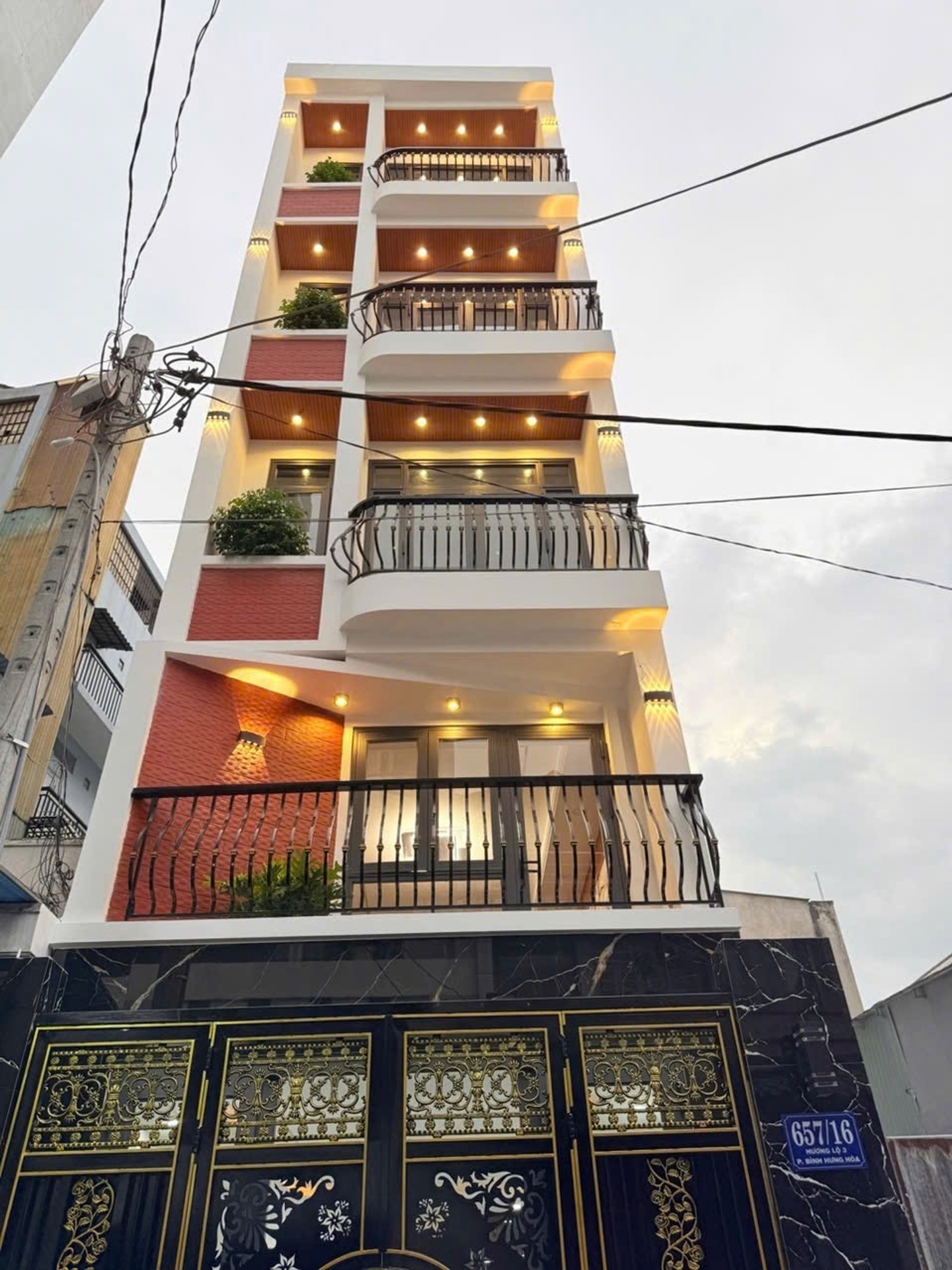 Nhà 5 Tấm Có Thang Máy Gần Aeon Tân Phú