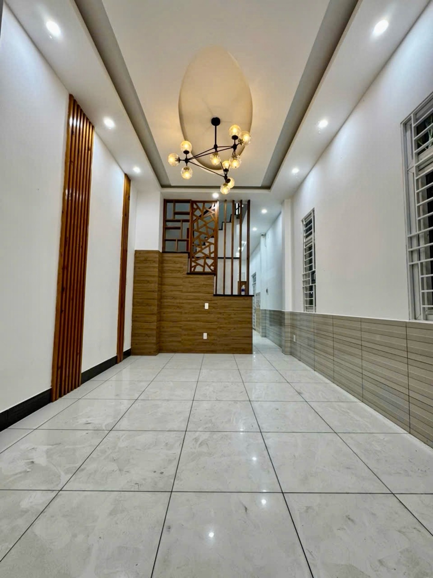 Nhà 3 tầng 52,5m2 lô góc thoáng mát tại Mễ Cốc giá 6,3 tỷ