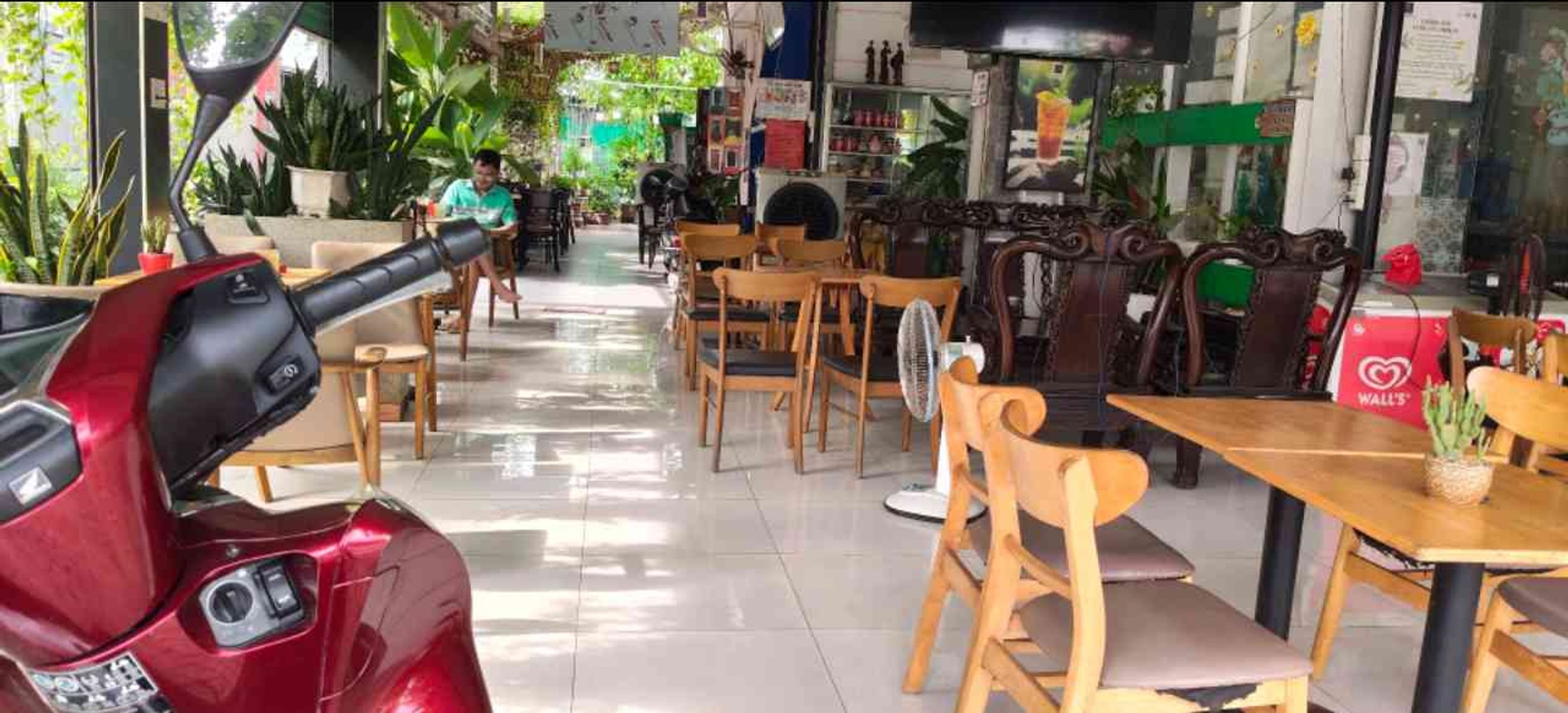 Bán nhà mặt phố lô góc 3 mặt tiền Bà Điểm, diện tích lớn, kinh doanh tốt