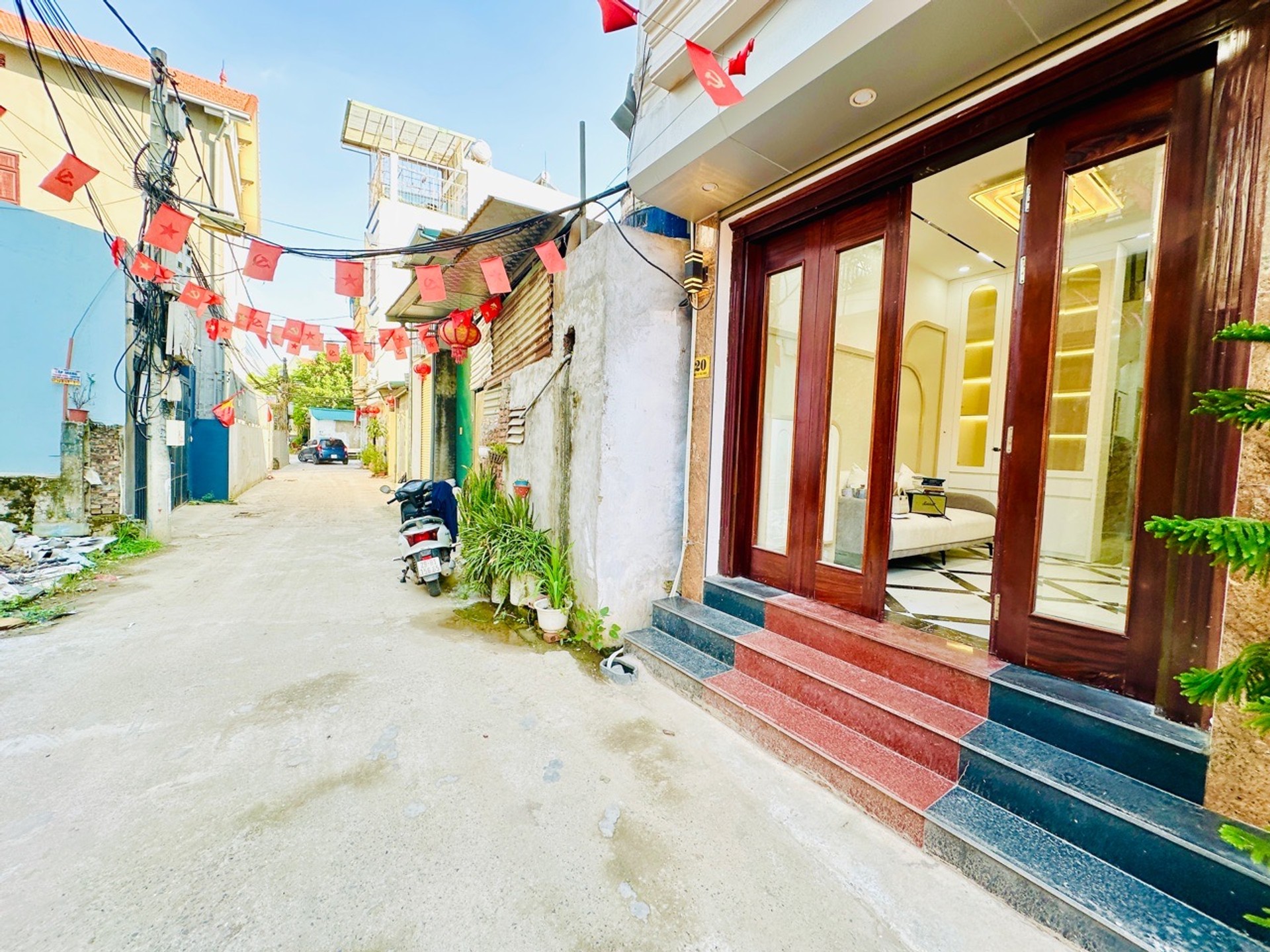 Chỉ hơn 6 tỷ có ngay Nhà đẹp ở ngay,5 Tầng Ô Tô Vào Nhà , Tại Bát Khối- Bồ Đề- Hà Nội