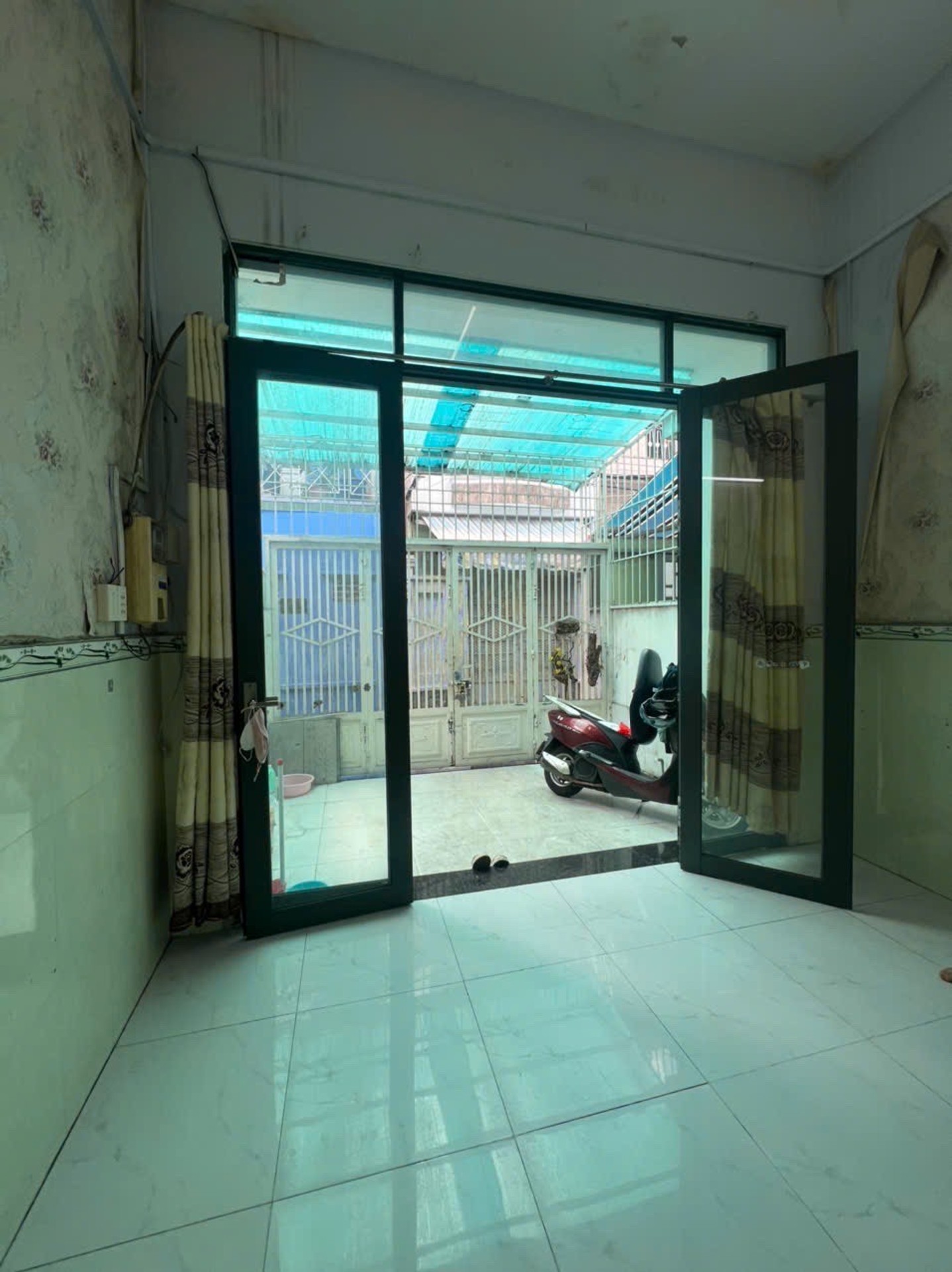 Bán nhà 2 tầng 64m2 hẻm an ninh quận Tân Bình giá 6.1 tỷ