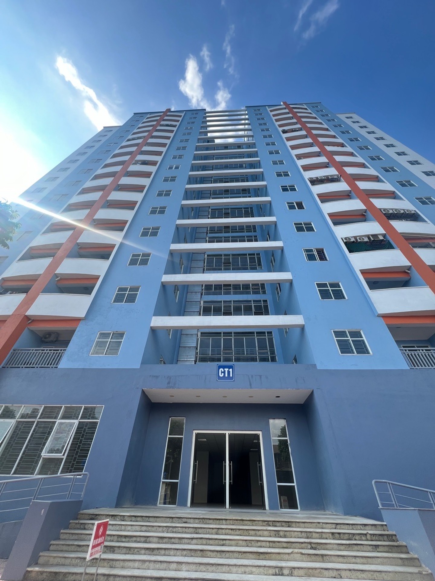 Bán căn hộ 2 phòng ngủ căn góc tại Tân Mai, view hồ thoáng mát