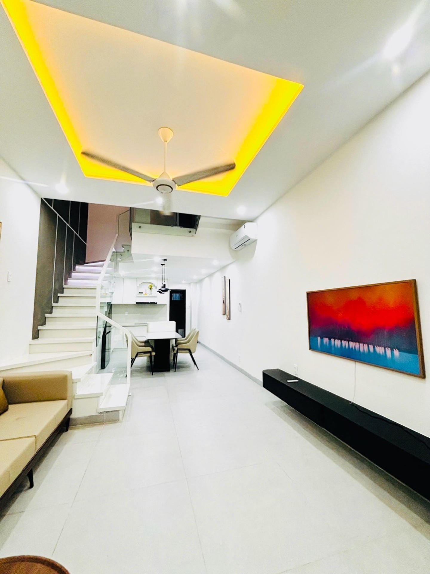 Bán nhà mặt phố 2 tầng tại Nguyễn Hiền, Sơn Trà, Đà Nẵng gần biển, full smart home