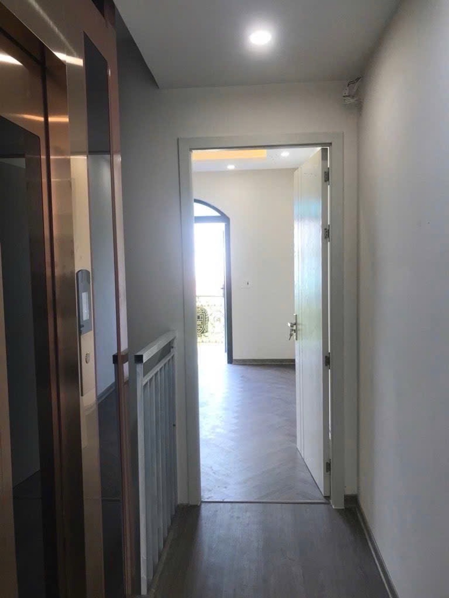 Nhà phân lô hiện đại, ô tô đỗ cửa tại Long Biên 4 tầng 6 ngủ 69m ở kinh doanh giá siêu rẻ