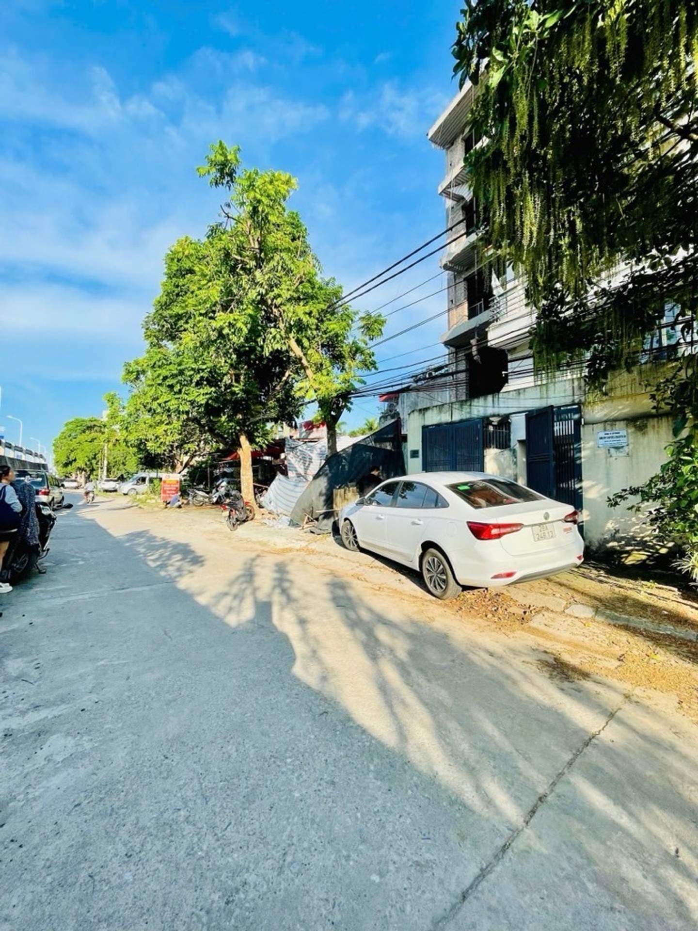 Bán nhà mặt phố 5 tầng Tây Hồ diện tích 110m2, ô tô đỗ cửa