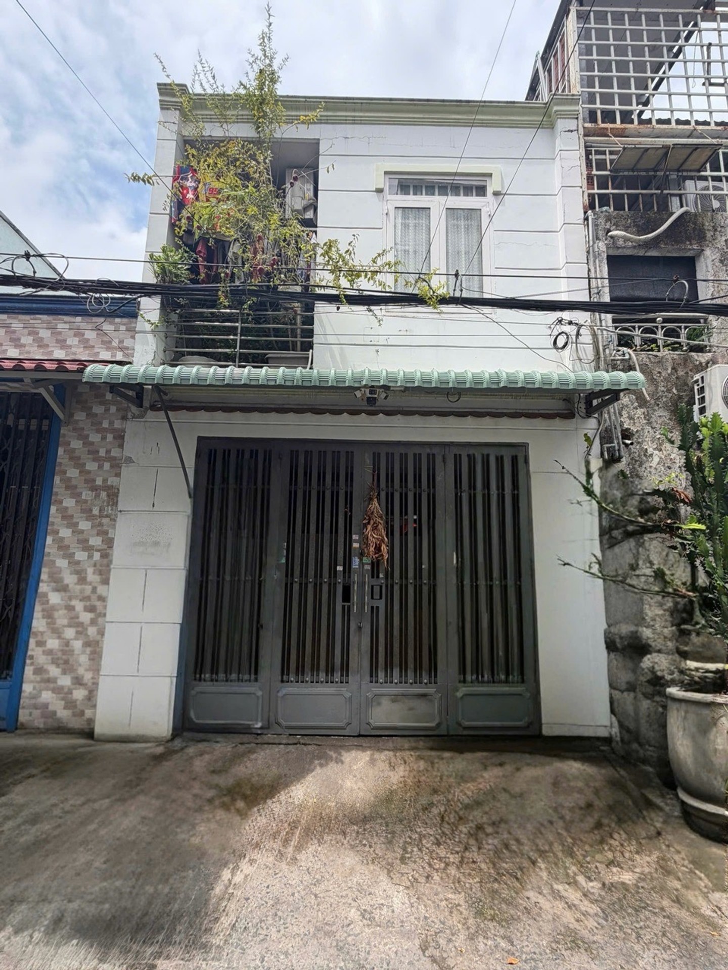 Nhà 2 tầng xinh xắn, hẻm thông Bình Trị Đông giá siêu tốt