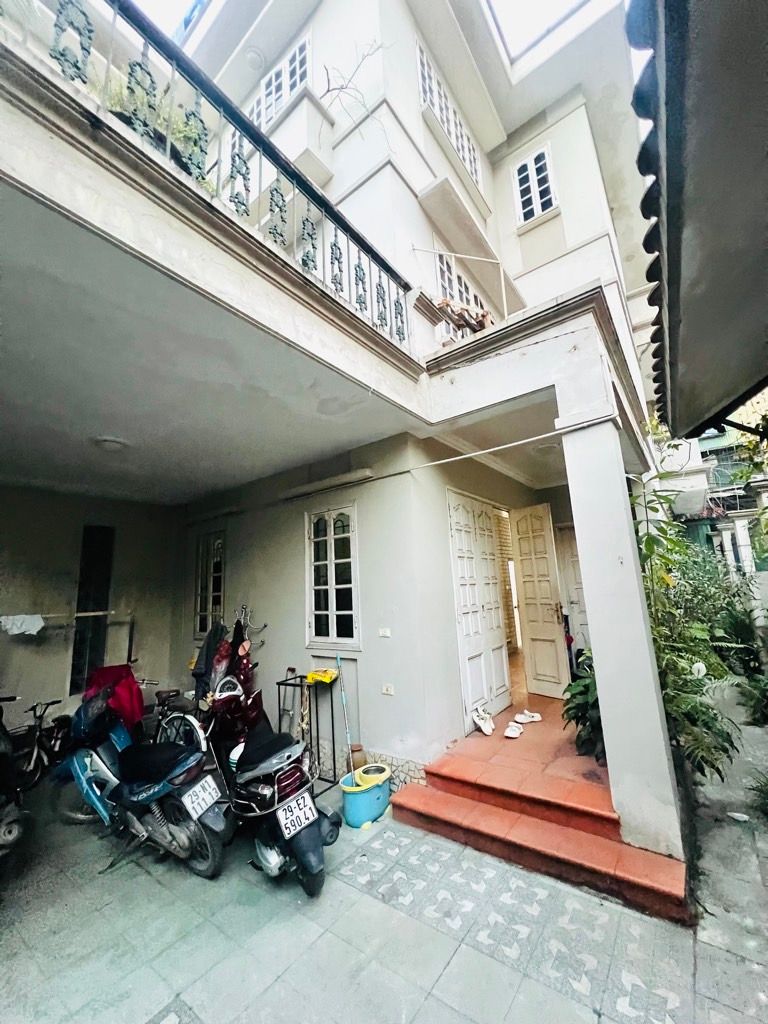 Bán BIỆT THỰ 120m HOÀNG ĐẠO THÀNH - CUNG ĐIỆN CỦA VUA MẶT TIỀN KHỦNG -LÔ GÓC 2 MẶT Ô TÔ TRÁNH .