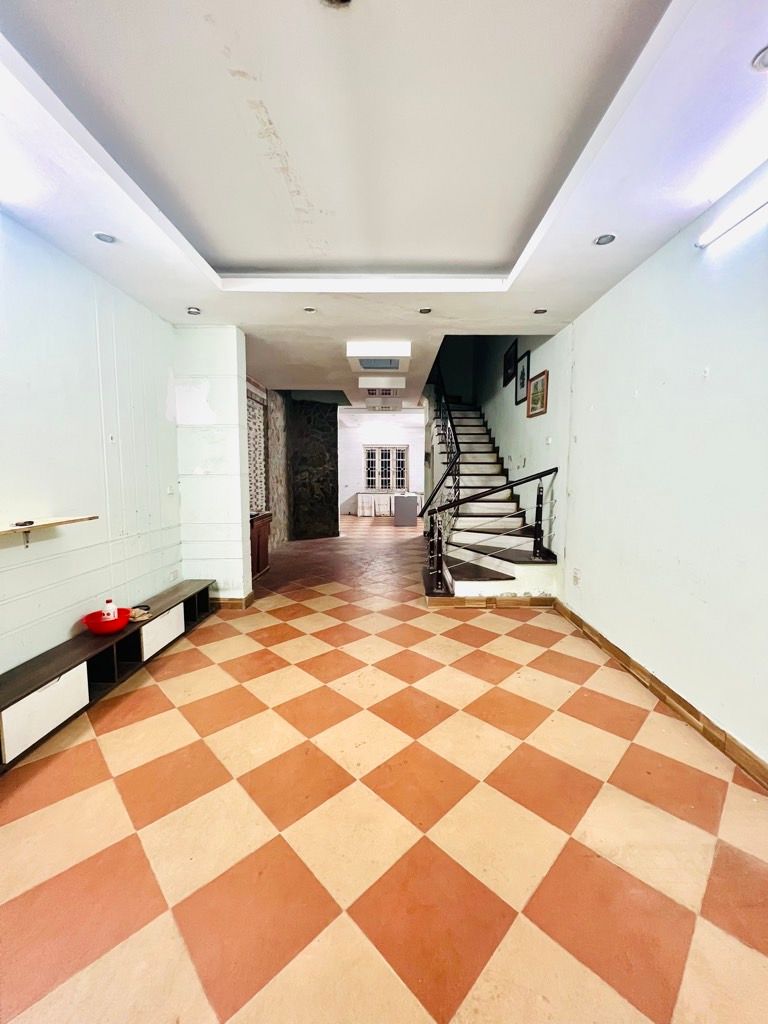 Với 25.6 tỷ để sở hữu nhà HOÀNG ĐẠO THÀNH 80m mặt tiền rộng PHÂN LÔ Ô TÔ - Ô CHỜ THANG MÁY -SỔ ĐỎ.