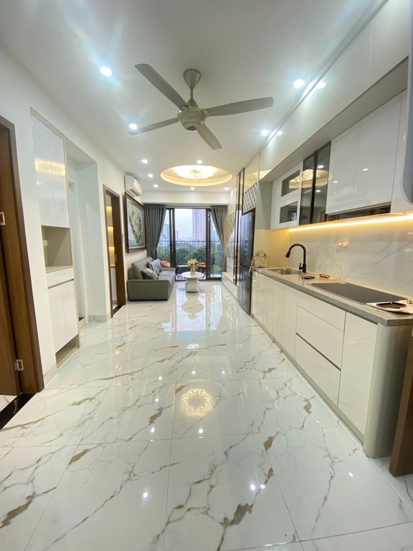 Bán căn hộ chung cư tầng 5 view hồ Đền Lừ, full nội thất, pháp lý rõ ràng