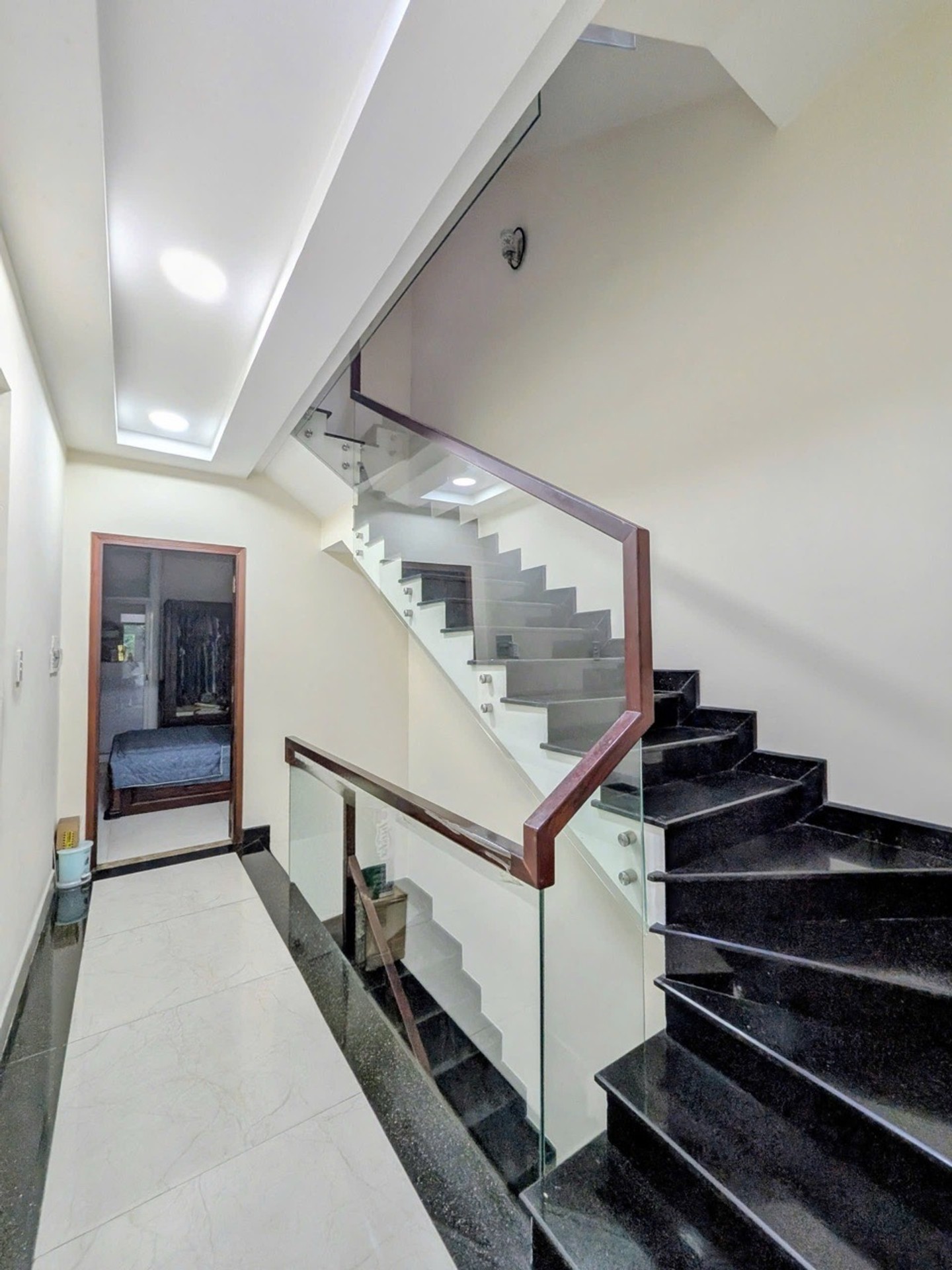 Nhà mặt phố 4 tầng, 4 phòng ngủ, gần quận 3, Phú Nhuận