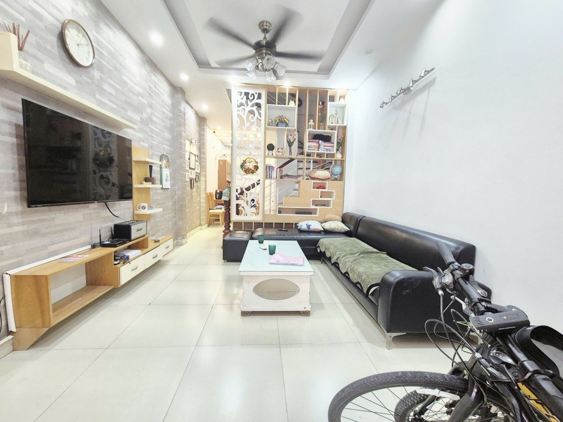 🔥 HẠ CHÀO 2 TỶ – GIÁ MỚI CHỈ 8TỶ 🔥
🏡 NHÀ 4 TẦNG ĐỐI DIỆN AEON - LONG BIÊN – VF3 ĐỖ CỬA – NGÕ NÔ