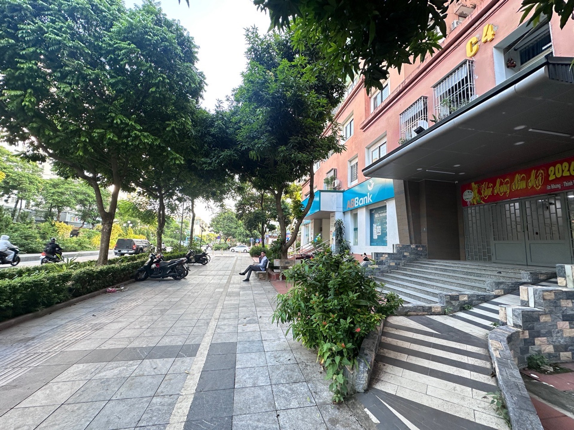 Bán căn hộ chung cư lô góc 3 phòng ngủ tại khu Mỹ Đình, mặt phố Nguyễn Cơ Thạch, slots ôtô, giá tốt