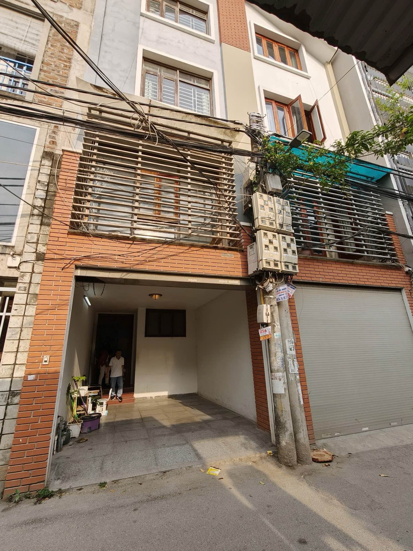 Nhà 5 tầng mặt ngõ ô tô tránh, gần Ciputra, giá chốt cực hấp dẫn