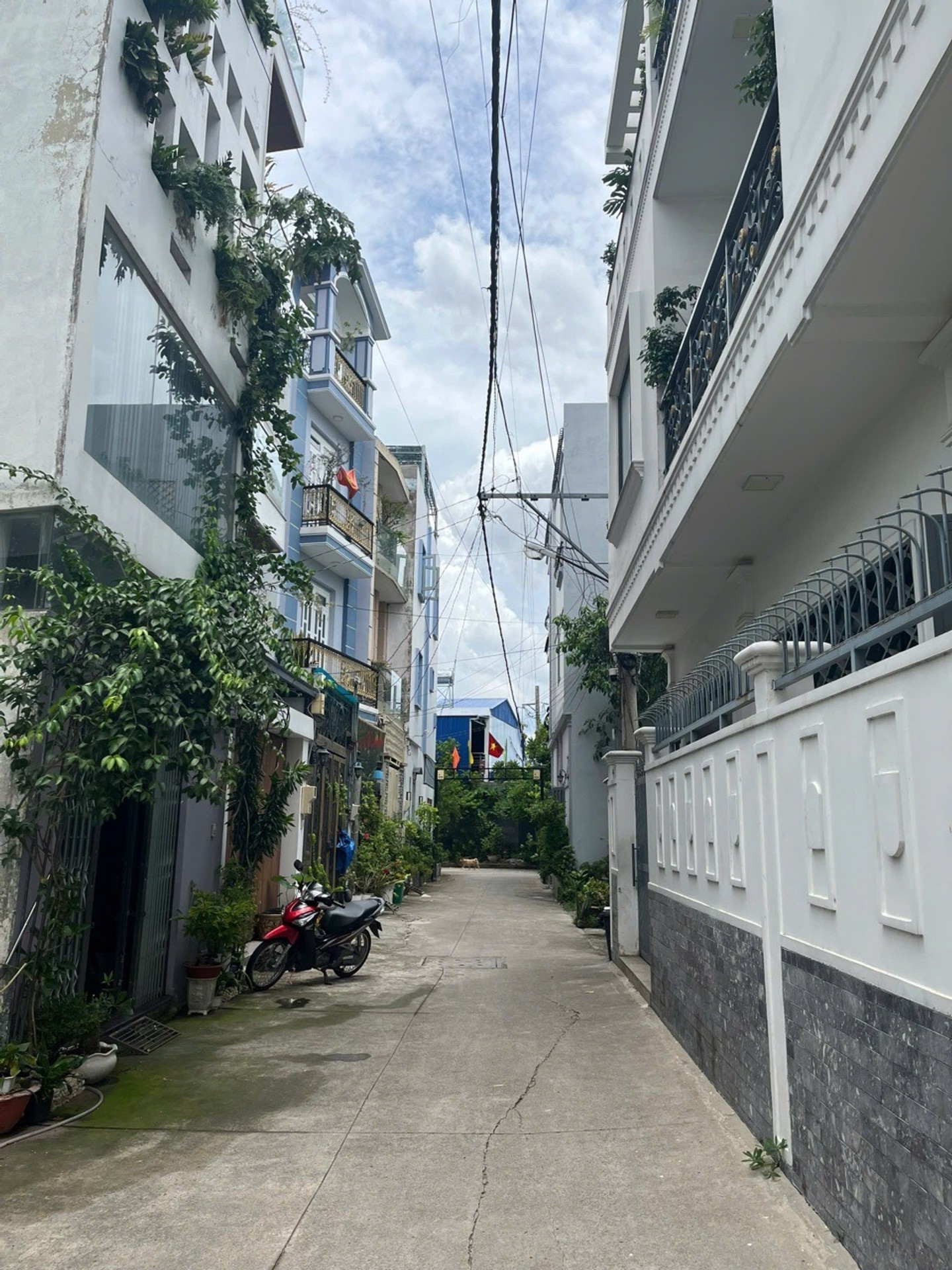 🔥 GẦN QL13 & VẠN PHÚC CITY – 53M² – 2 TẦNG – 5.45 TỶ TL
📍 Vị trí: Gần mặt tiền Quốc Lộ 13