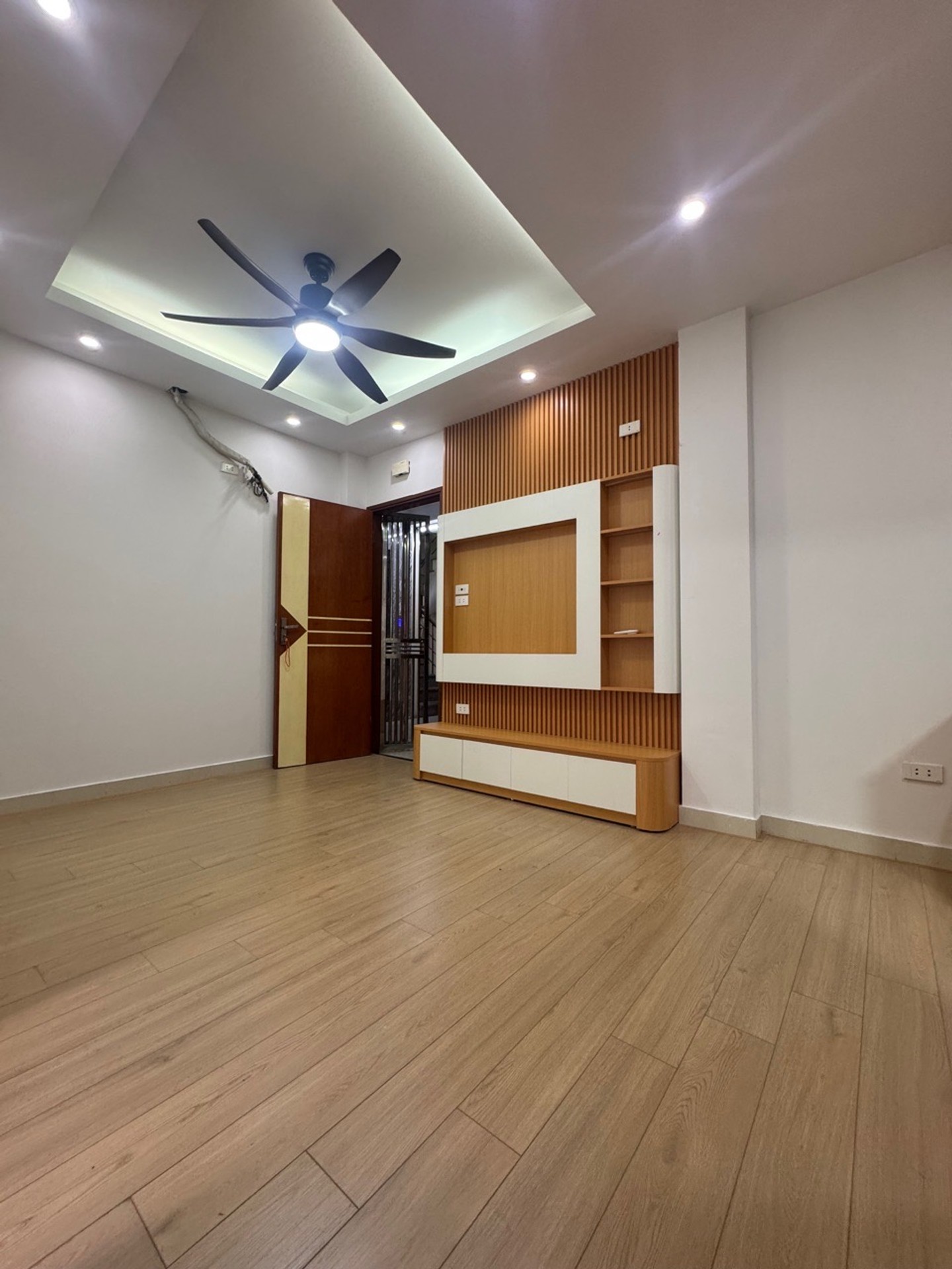 Bán căn hộ chung cư mini 48m2 tại Doãn Kế Thiện , có thang máy hiện đại
