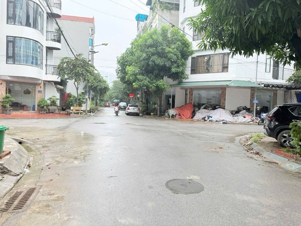 Phân lô phố Nhổn, thang máy nhập khẩu, phù hợp ở và kinh doanh