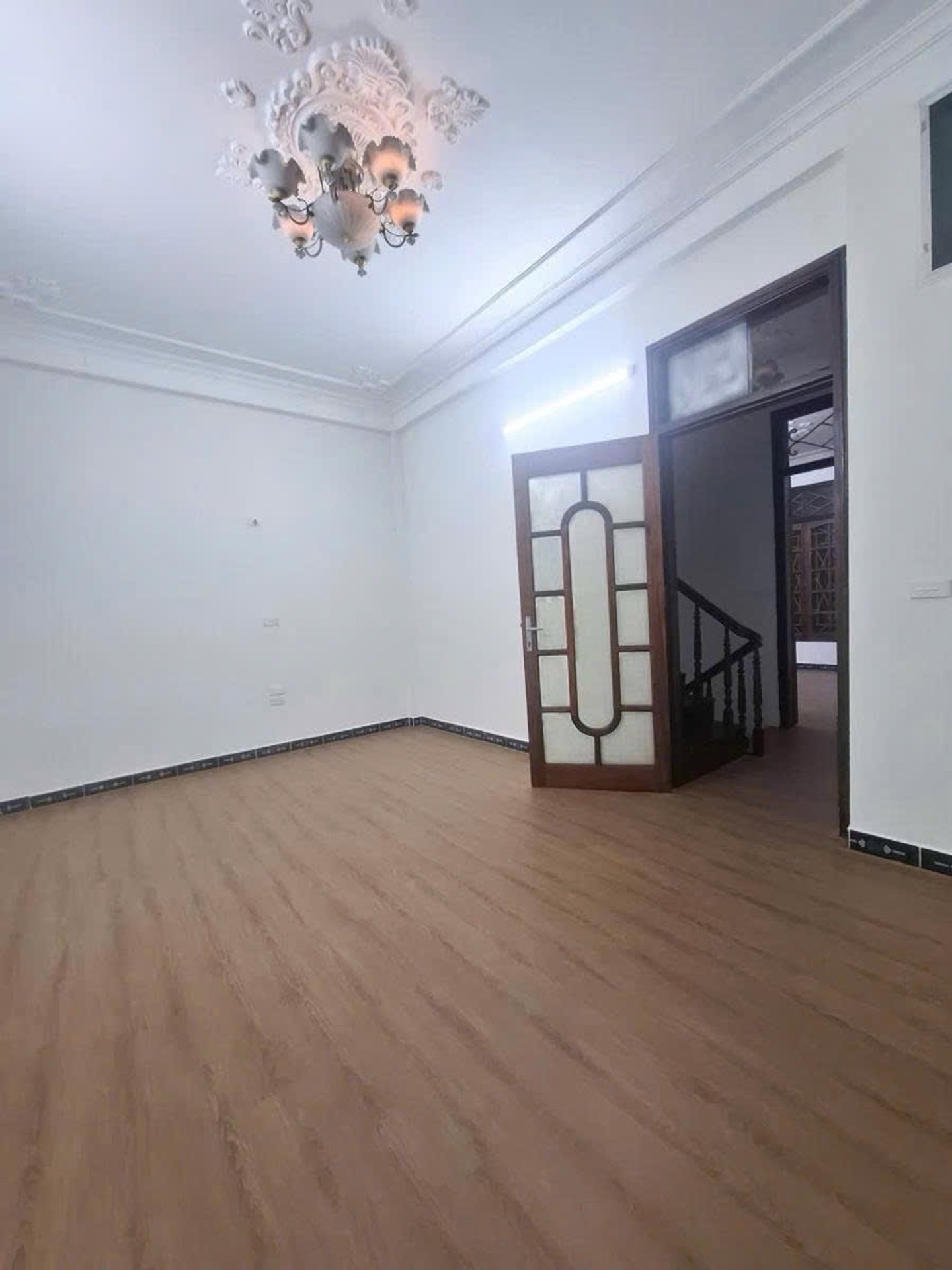 Nhà phân lô ô tô đỗ cửa, cách phố chỉ 50m
