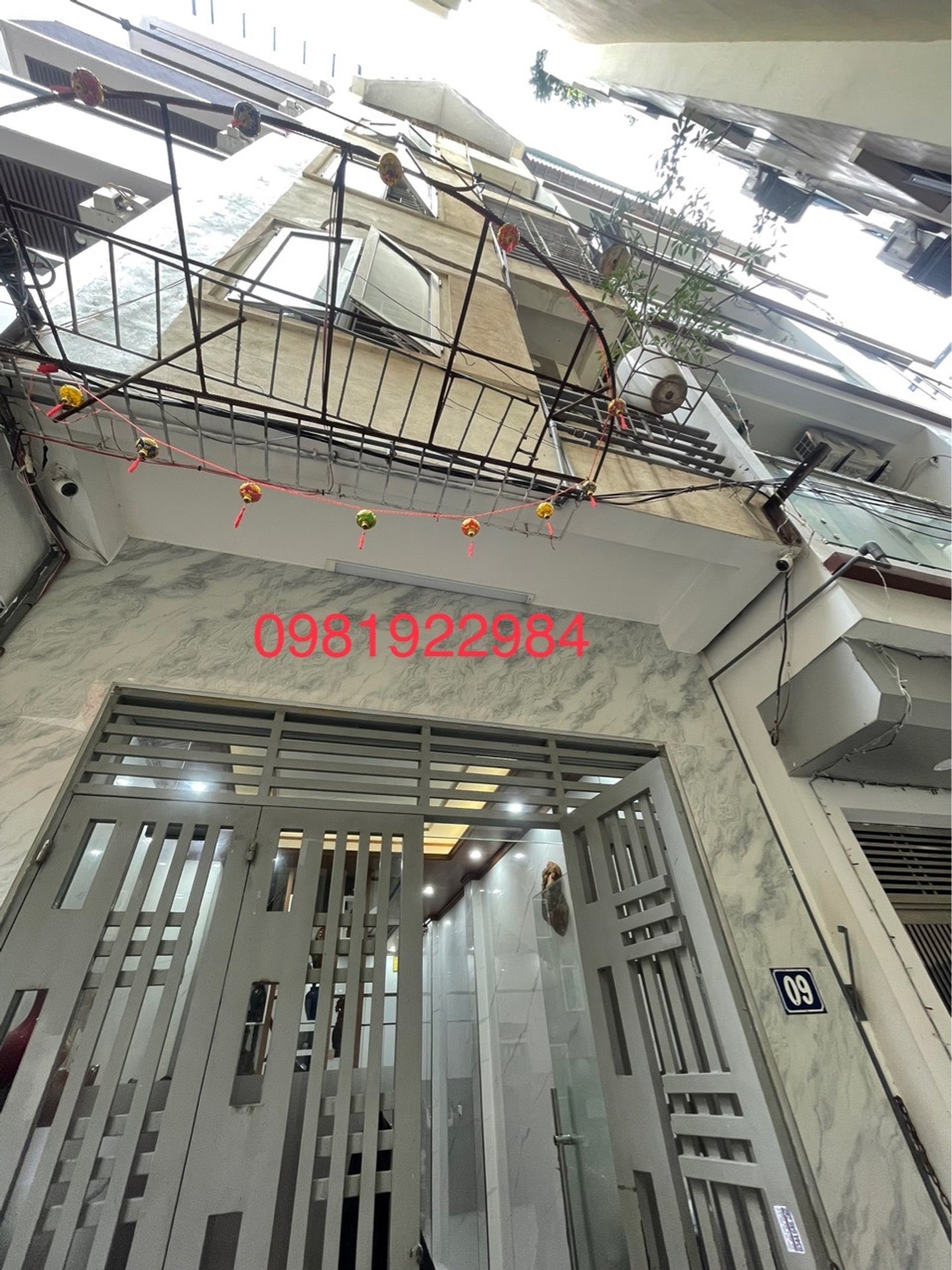 Bán nhà riêng 5 tầng, 6 phòng ngủ tại Ngọc Thụy, diện tích 34.6m², ngõ thông thoáng