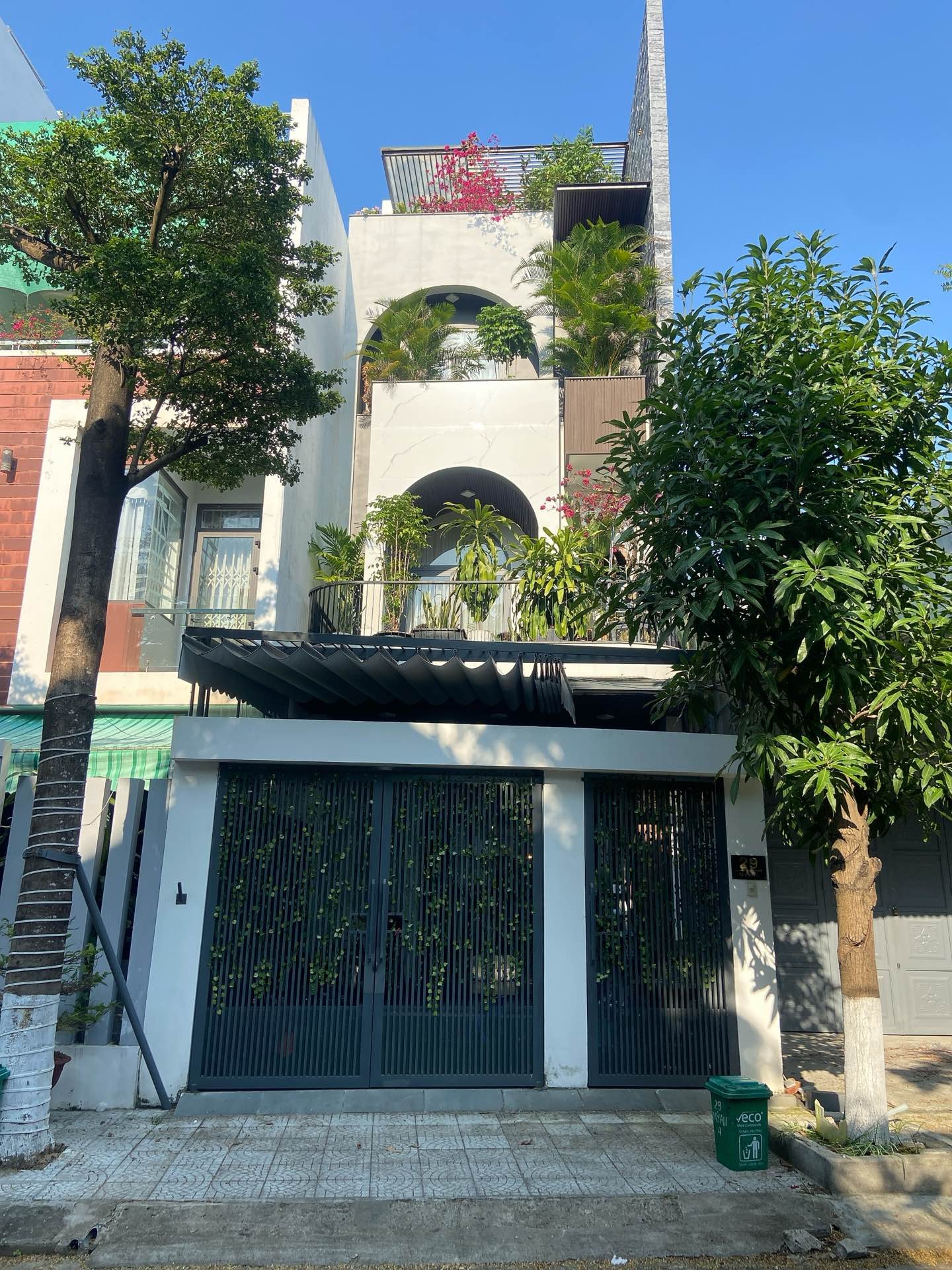 Bán nhà 4 tầng mặt phố Khu Mỹ An gần công viên, view sông Hàn