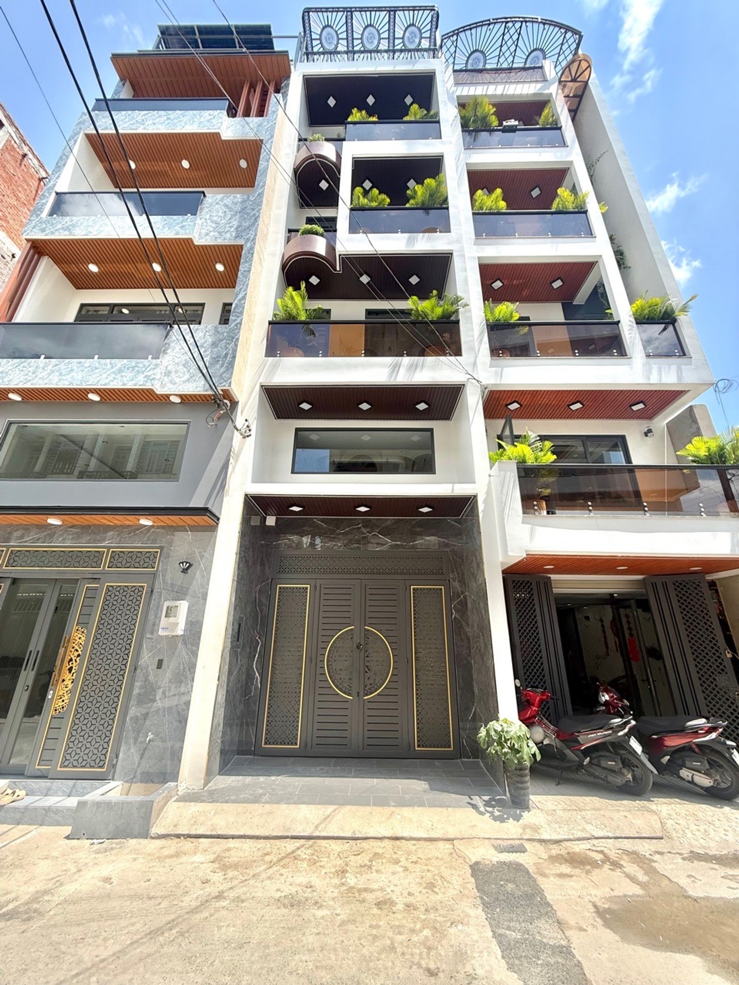 Nhà Riêng Đẳng Cấp Với Thang Máy Tại Khu Vực Trung Mỹ Tây