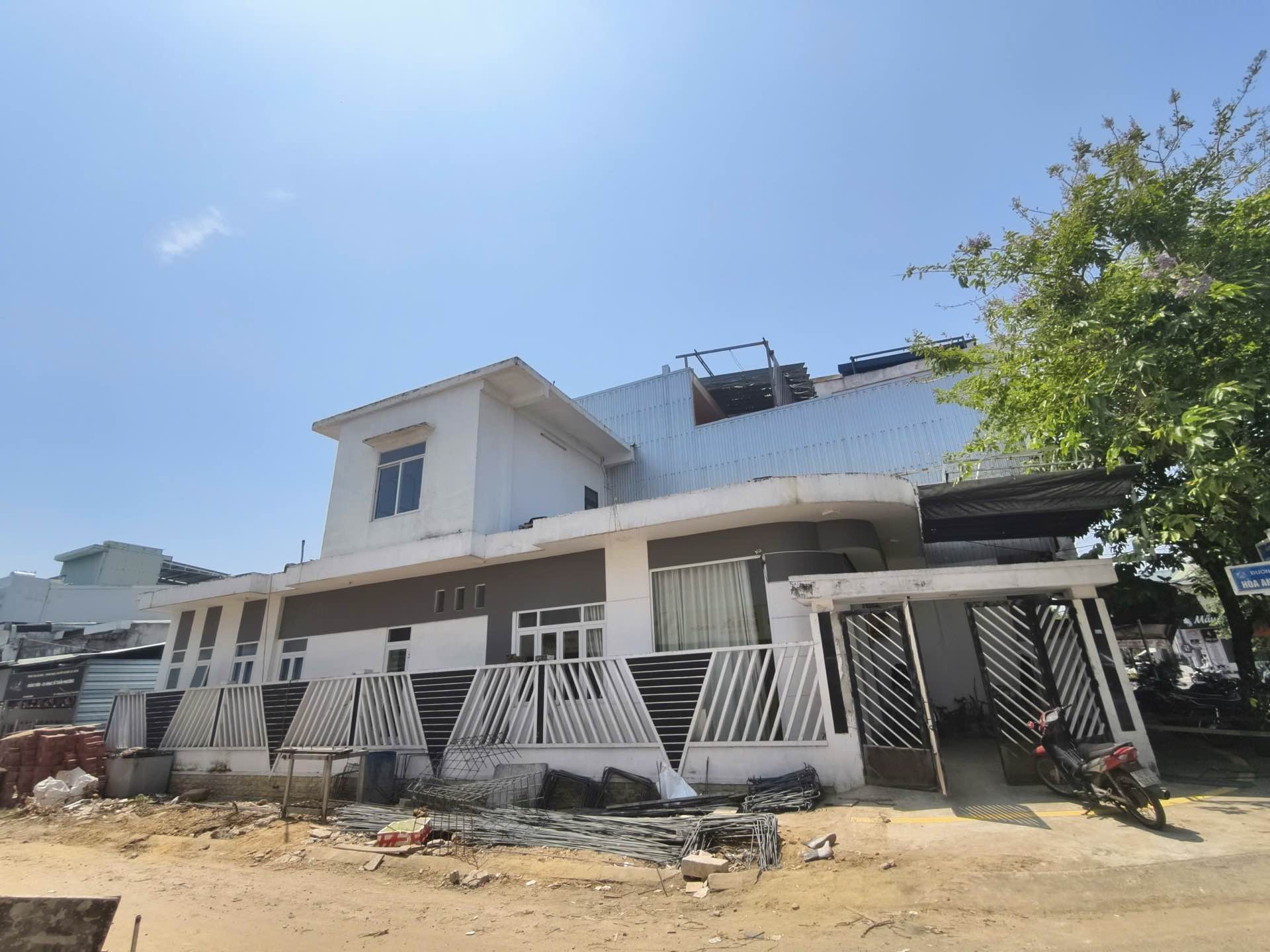 Siêu phẩm nhà 2 tầng lô góc 2 mặt tiền Nguyễn Công Hoan, Đà Nẵng giá tốt cần bán nhanh
