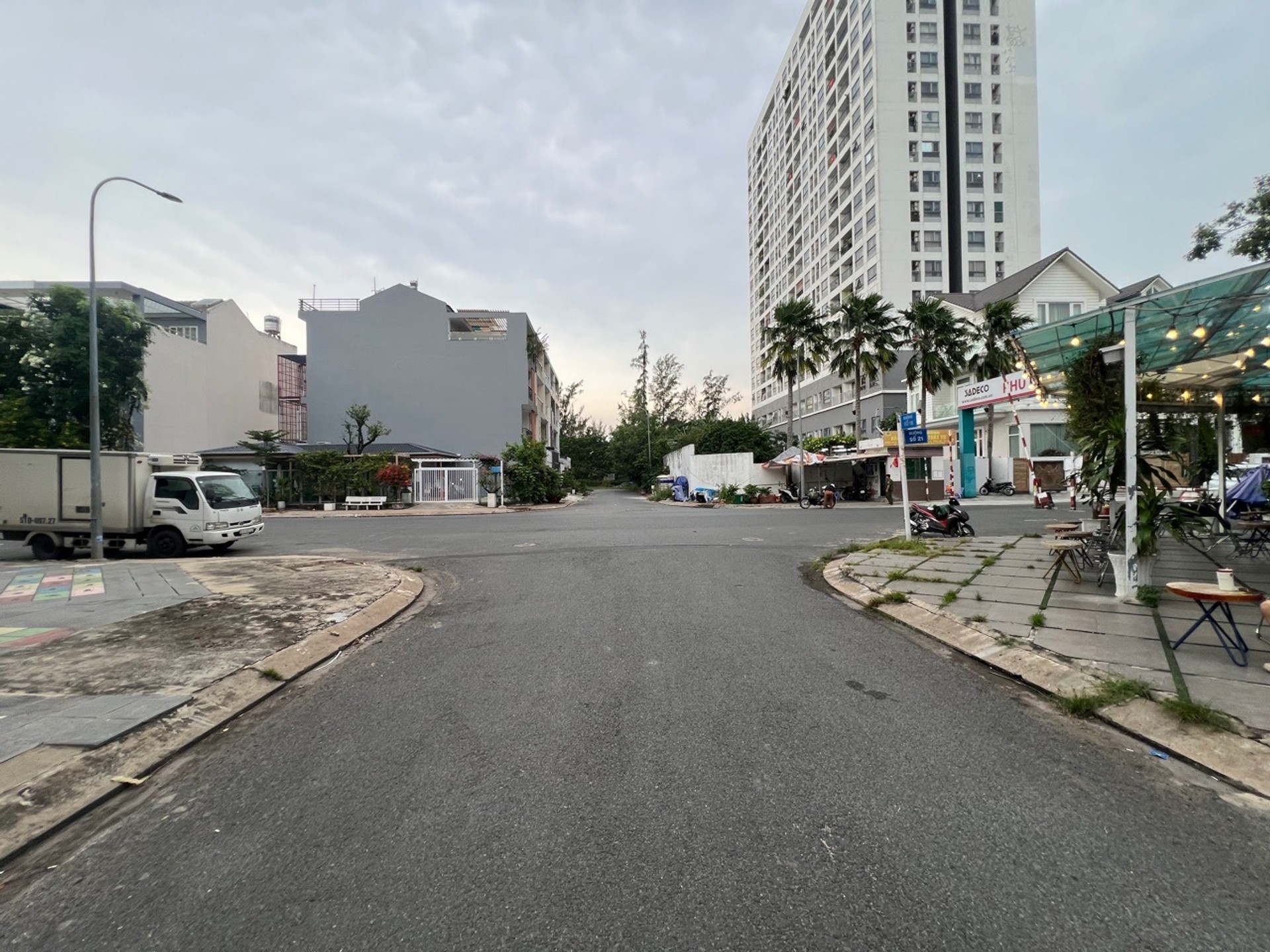 Bán nhà mặt phố KDC Phước Kiển, Nhà Bè, 4 tầng, 6 phòng ngủ, giá 1x Tỷ
