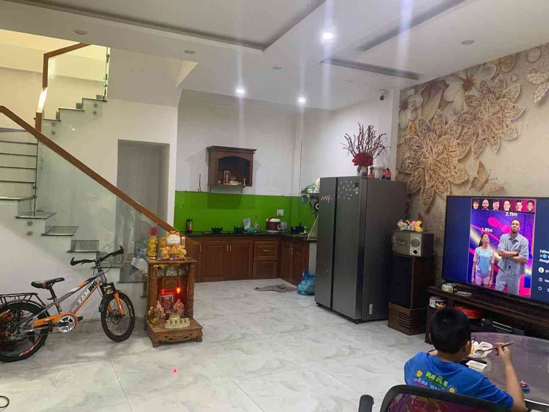 Cơ hội hiếm có: Nhà 3 tầng mặt tiền rộng, chỉ cách đường chính vài bước chân