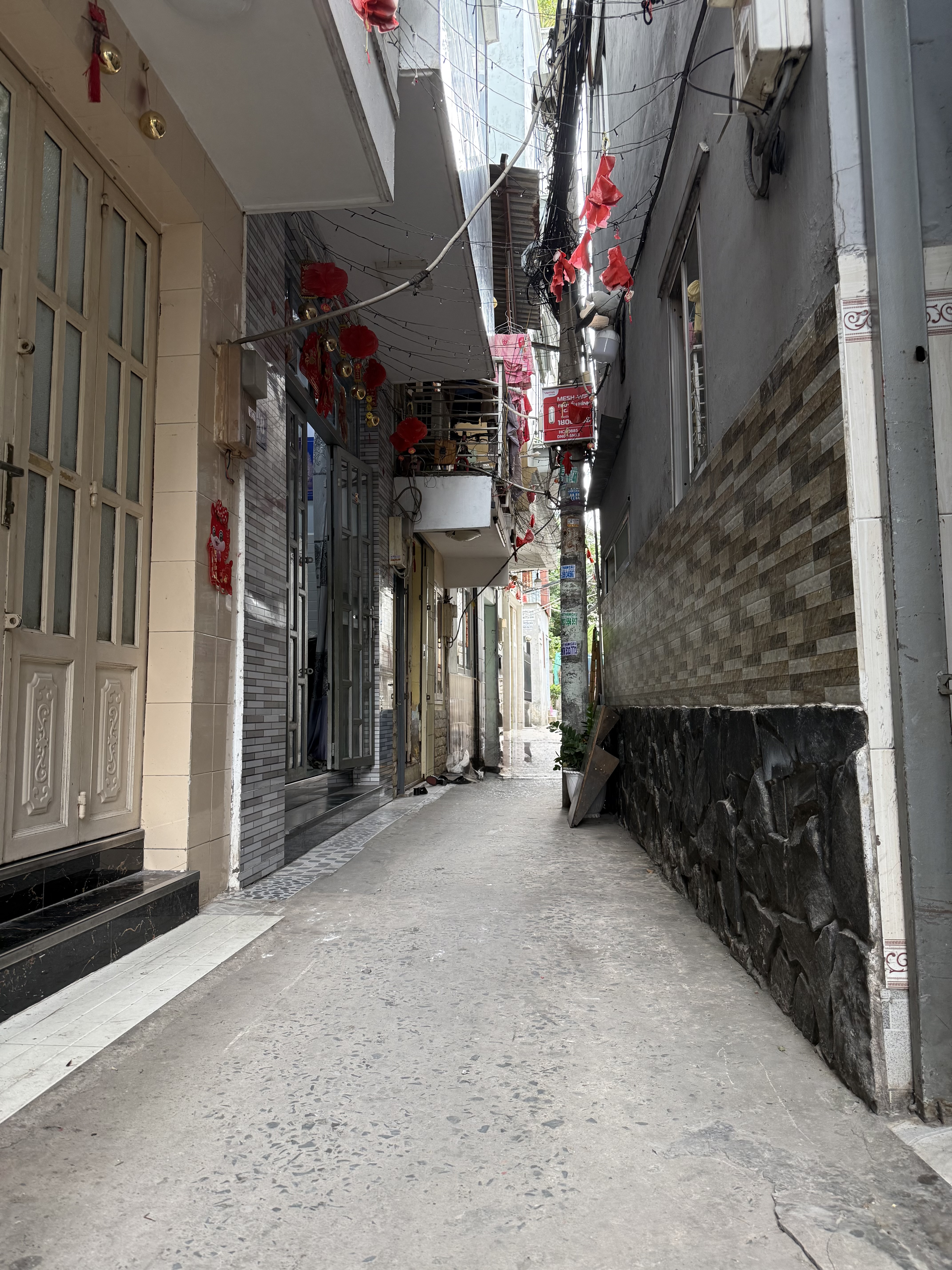NHÀ 2 LẦU CŨ – 30M² – 3PN – 3,7 Đ – TRẦN XUÂN SOẠN Q7